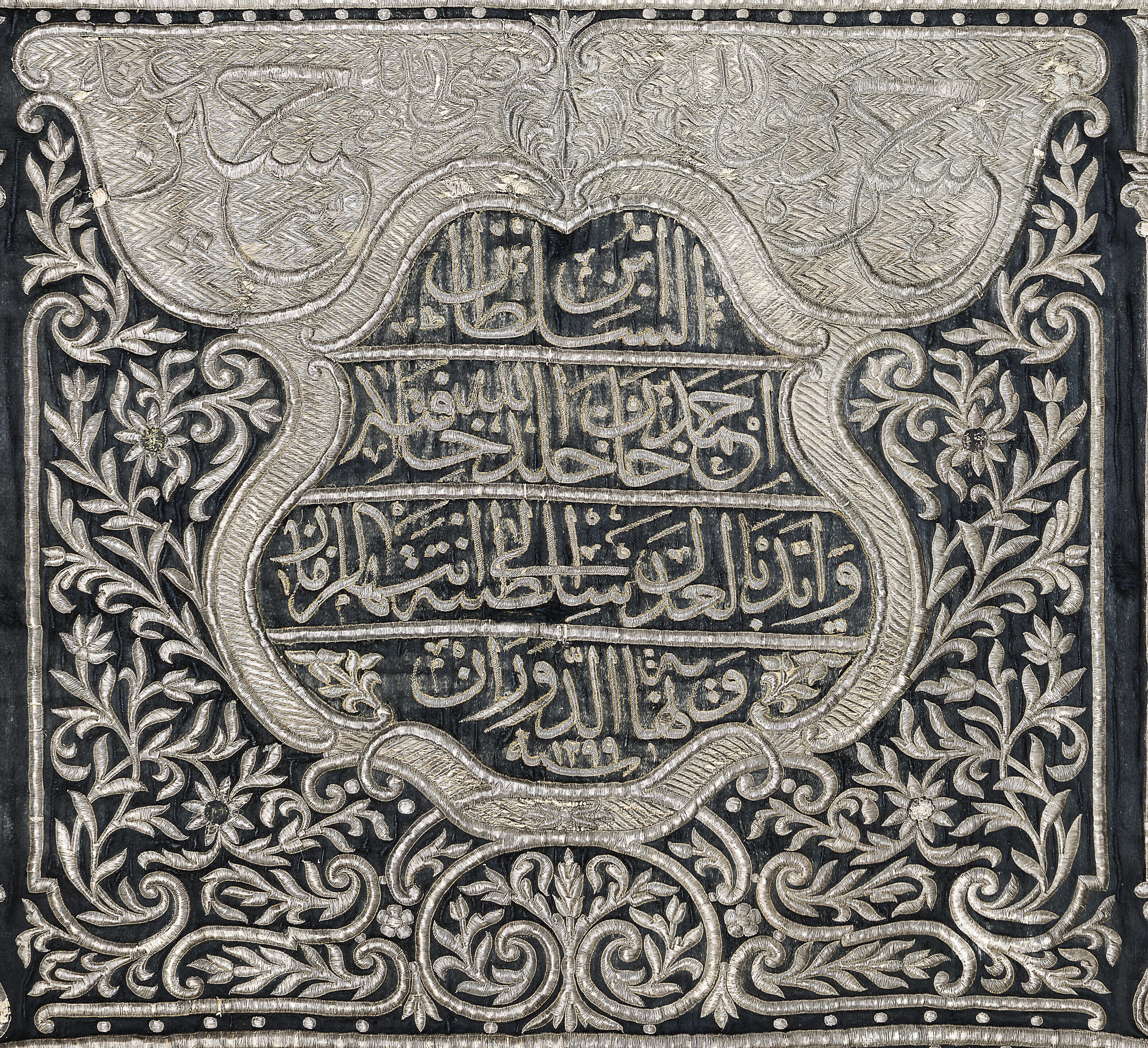 2600年寫眞画帖、2601年寫眞画帖、2602年寫眞画帖 A SILK AND METAL-THREAD CALLIGRAPHIC PANEL (KISWA) FROM THE