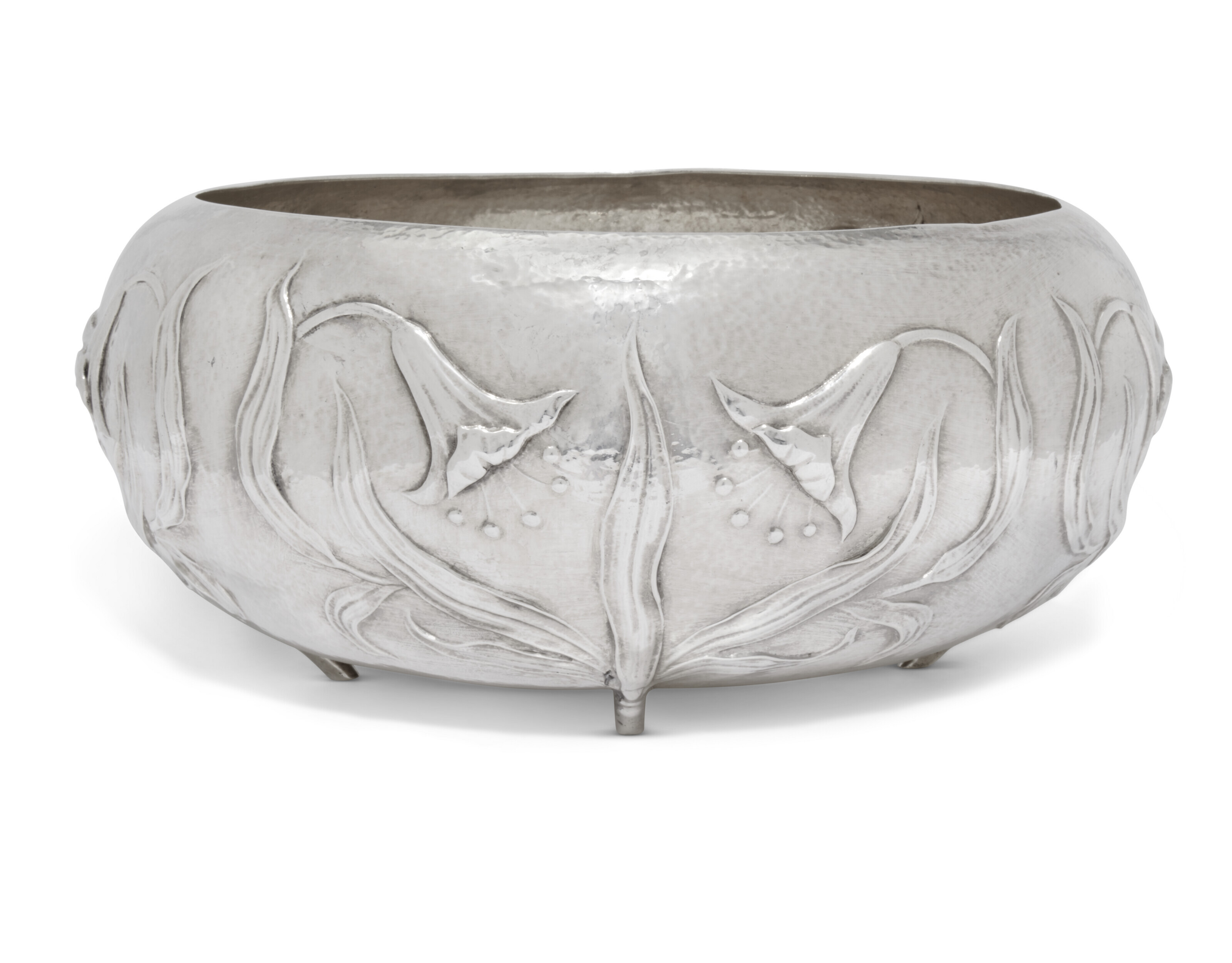 AN EDWARD VII ARTS AND CRAFTS SILVER BOWL AN EDWARD VII ARTS AND CRAFTS SILVER BOWL