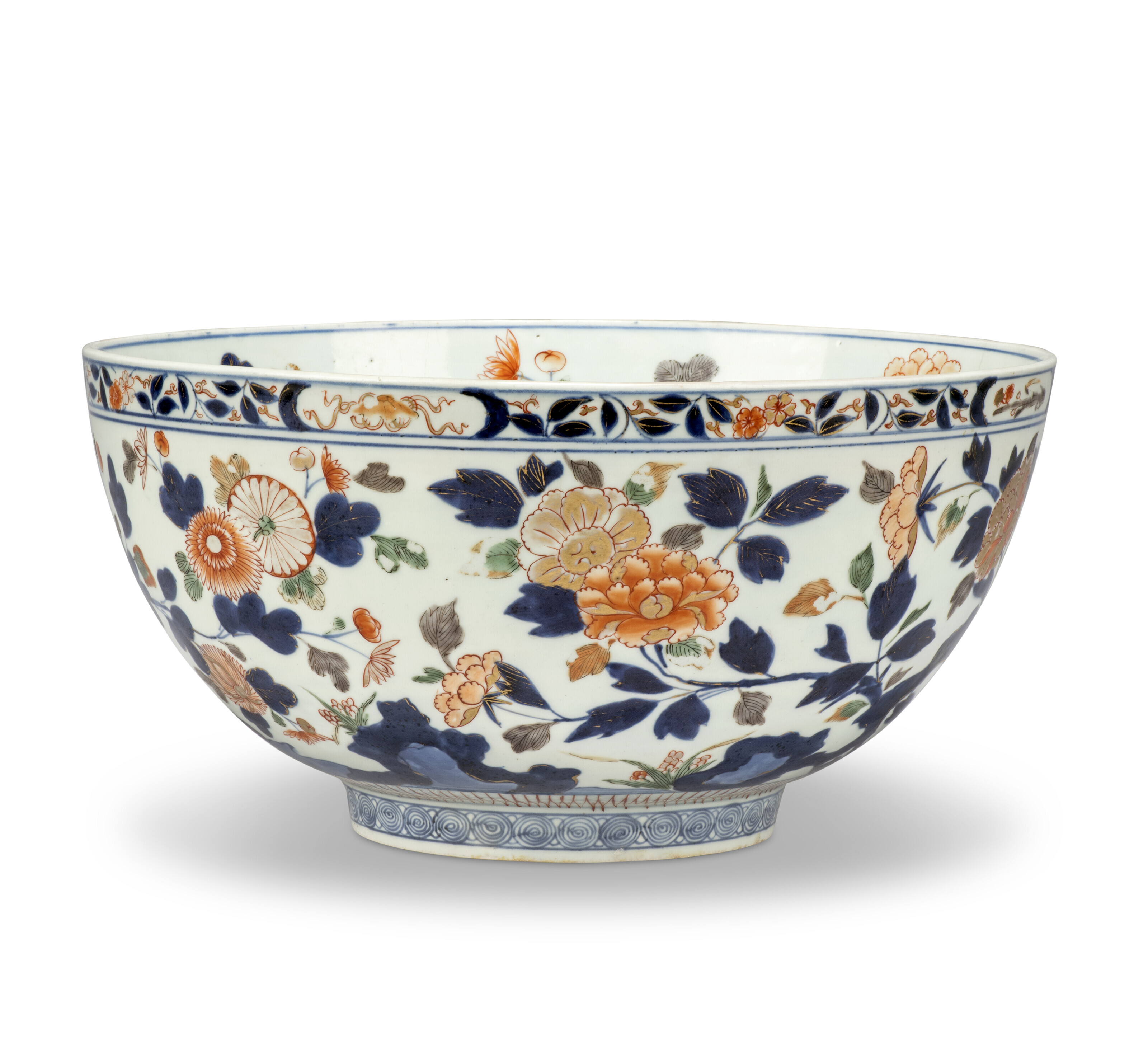 A JAPANESE IMARI LARGE BOWL, EDO PERIOD (LATE 17TH/EARLY 18TH CENTURY