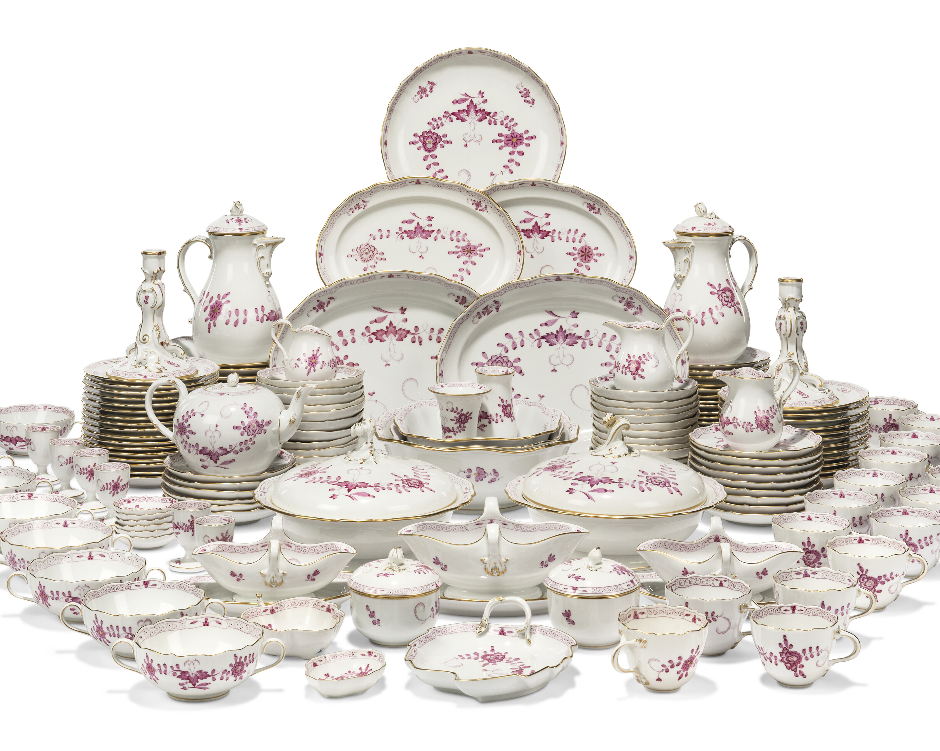AN EXTENSIVE COMPOSITE MEISSEN PORCELAIN PURPLE 'INDIANISCHE