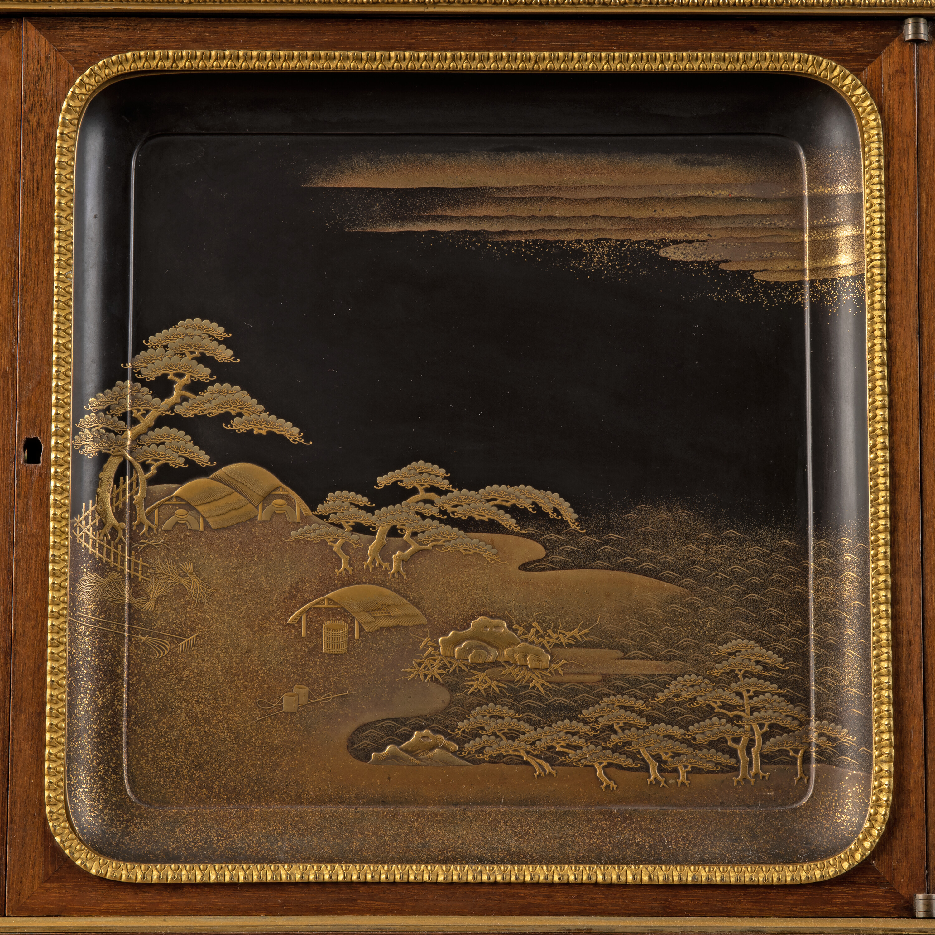 A FINE FRENCH ORMOLU AND JAPANESE LACQUER-MOUNTED MAHOGANY