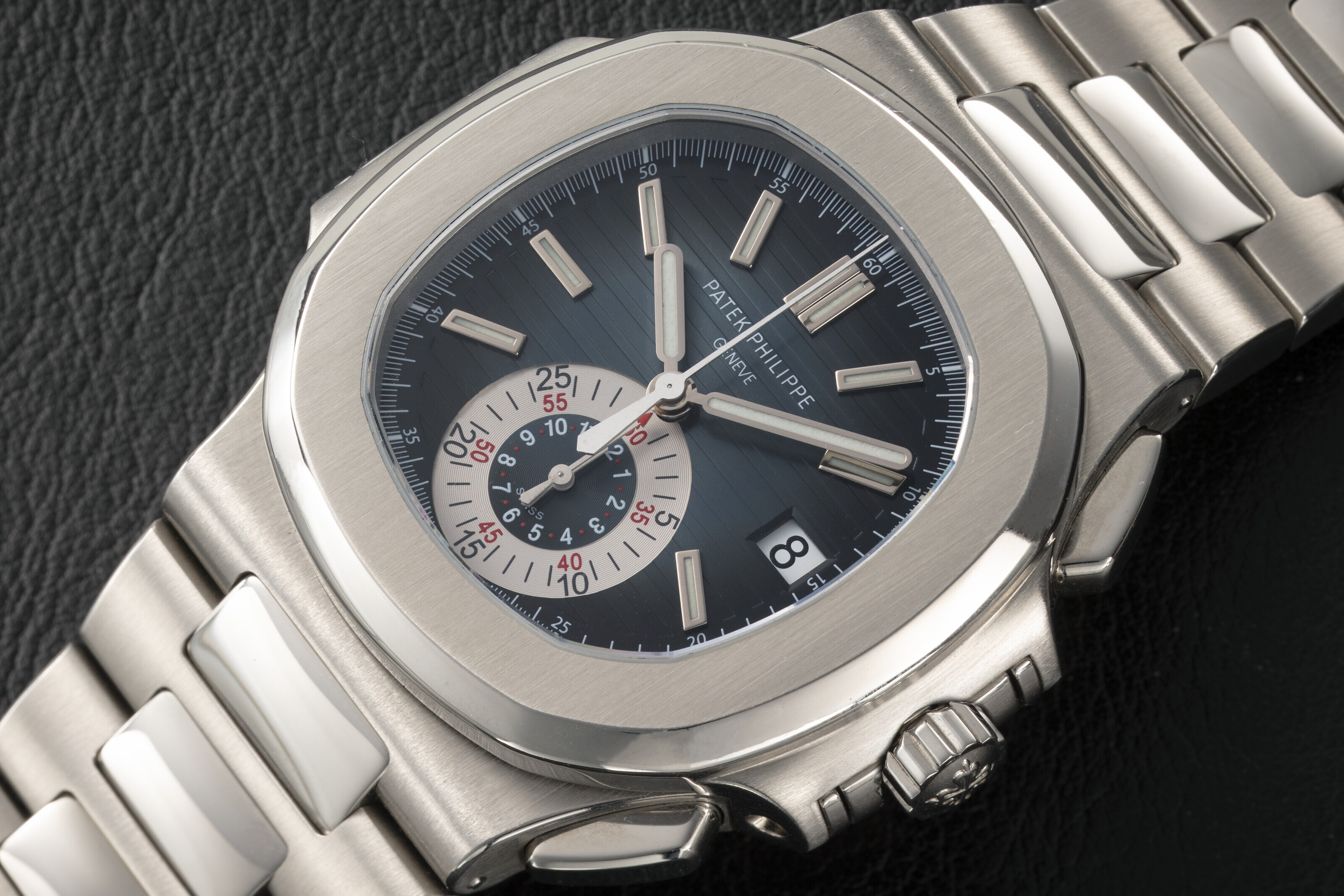 PATEK PHILIPPE NAUTILUS REF. 3711G A GOLD AUTOMATIC WRISTWATCH CASE NUMBER 4 287 090 MOVEMENT NUMBER 3 258 084 Christie s