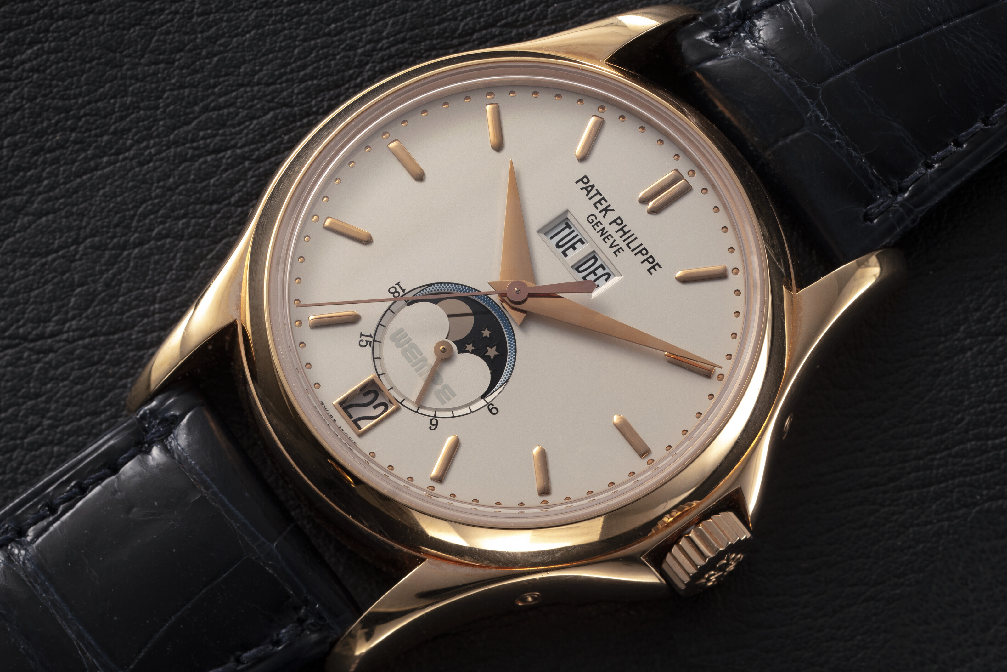 PATEK PHILIPPE, 3970E 'FOURTH SERIES', A GOLD PERPETUAL
