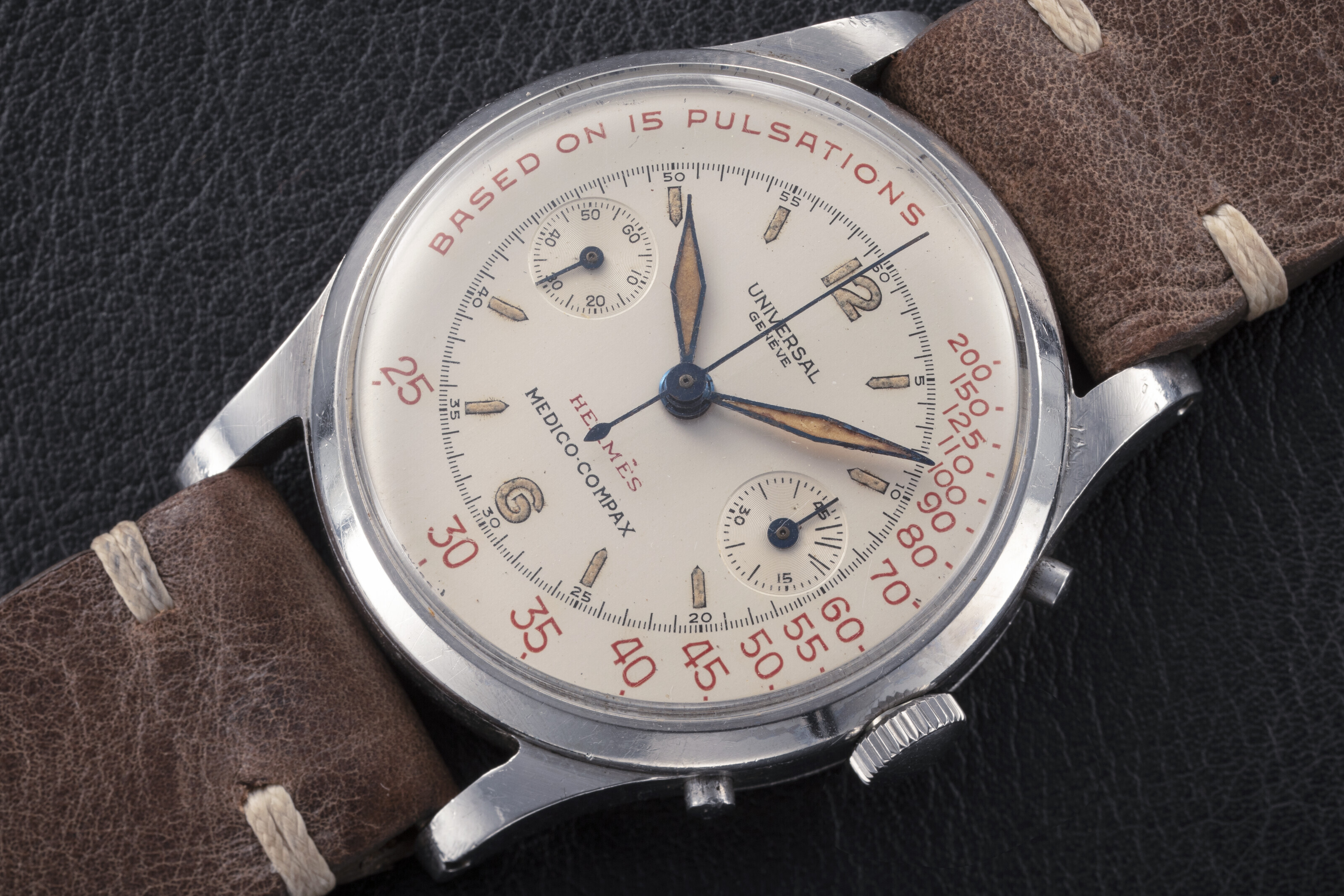 UNIVERSAL GENEVE MEDICO COMPAX HERMES REF. 22492 A STEEL CHRONOGRAPH WITH PULSOMETER DIAL