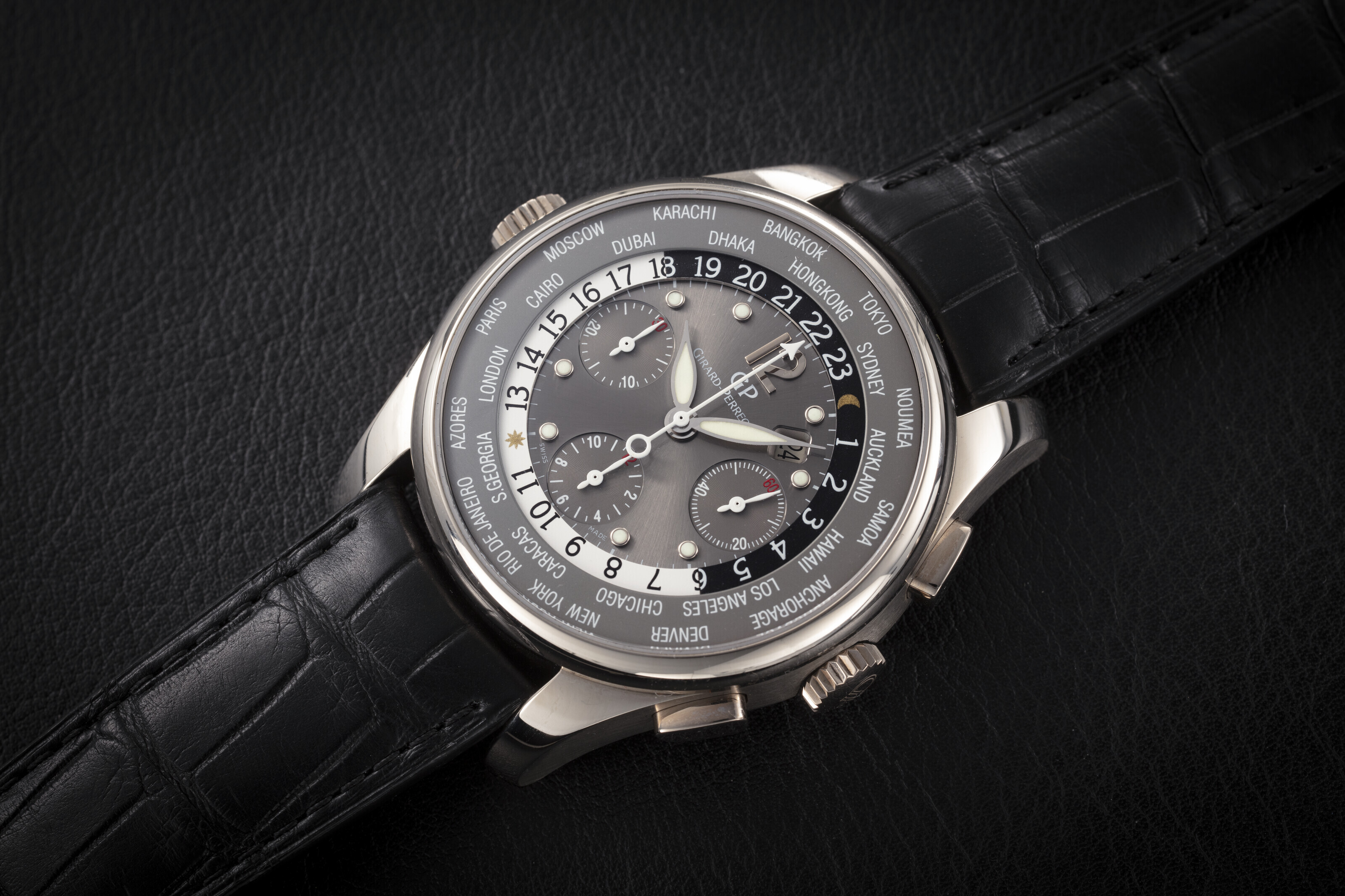 GIRARD-PERREGAUX, WW.TC REF. 49805, A GOLD AUTOMATIC WORLD TIME 