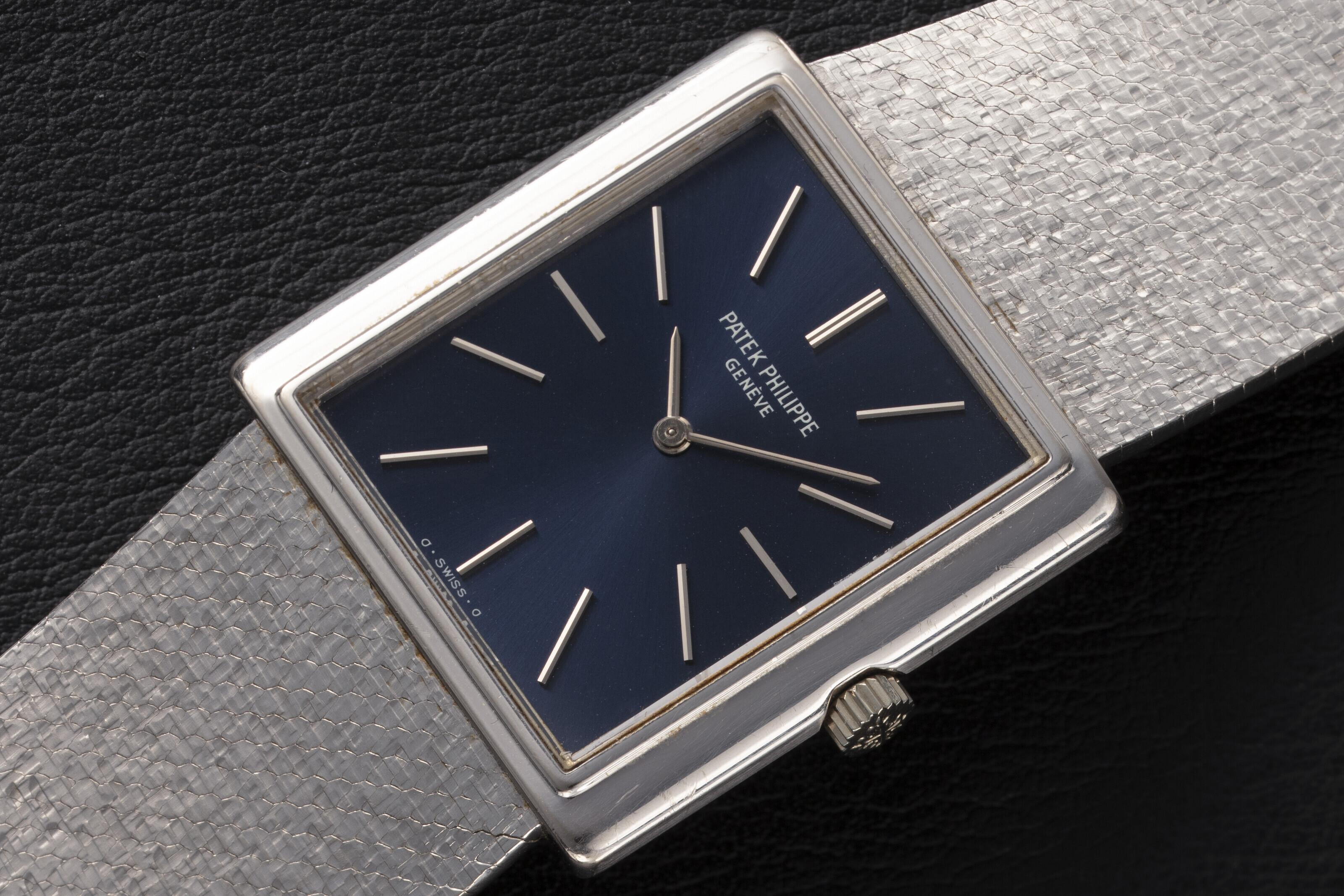 AUDEMARS PIGUET, A GOLD MANUAL-WINDING WRISTWATCH WITH LAPIS DIAL