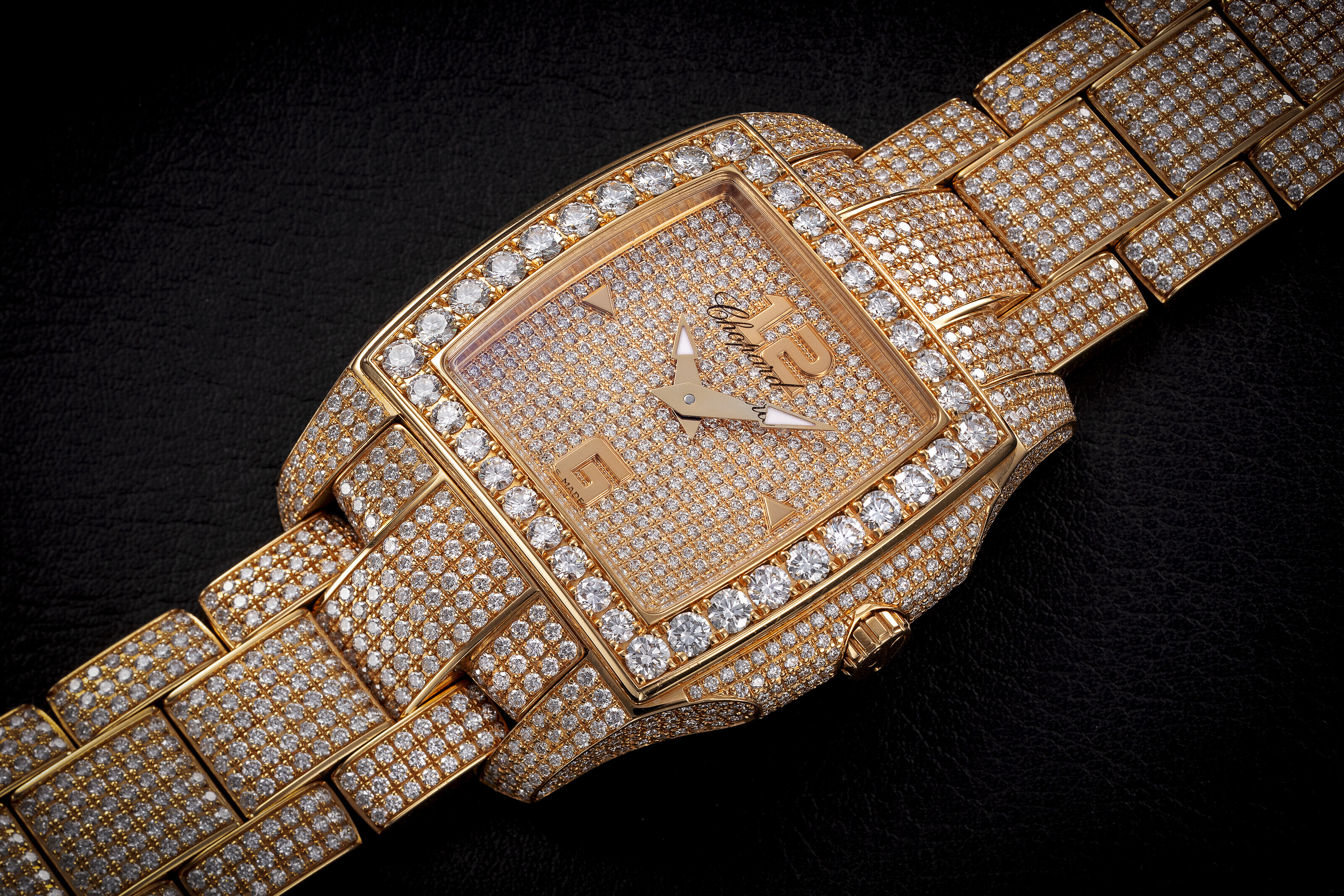 Montre Bracelet Audemars Piguet Barrel - Cadran En Pierre Lapis-lazuli, Modèle Rare Pour Femme