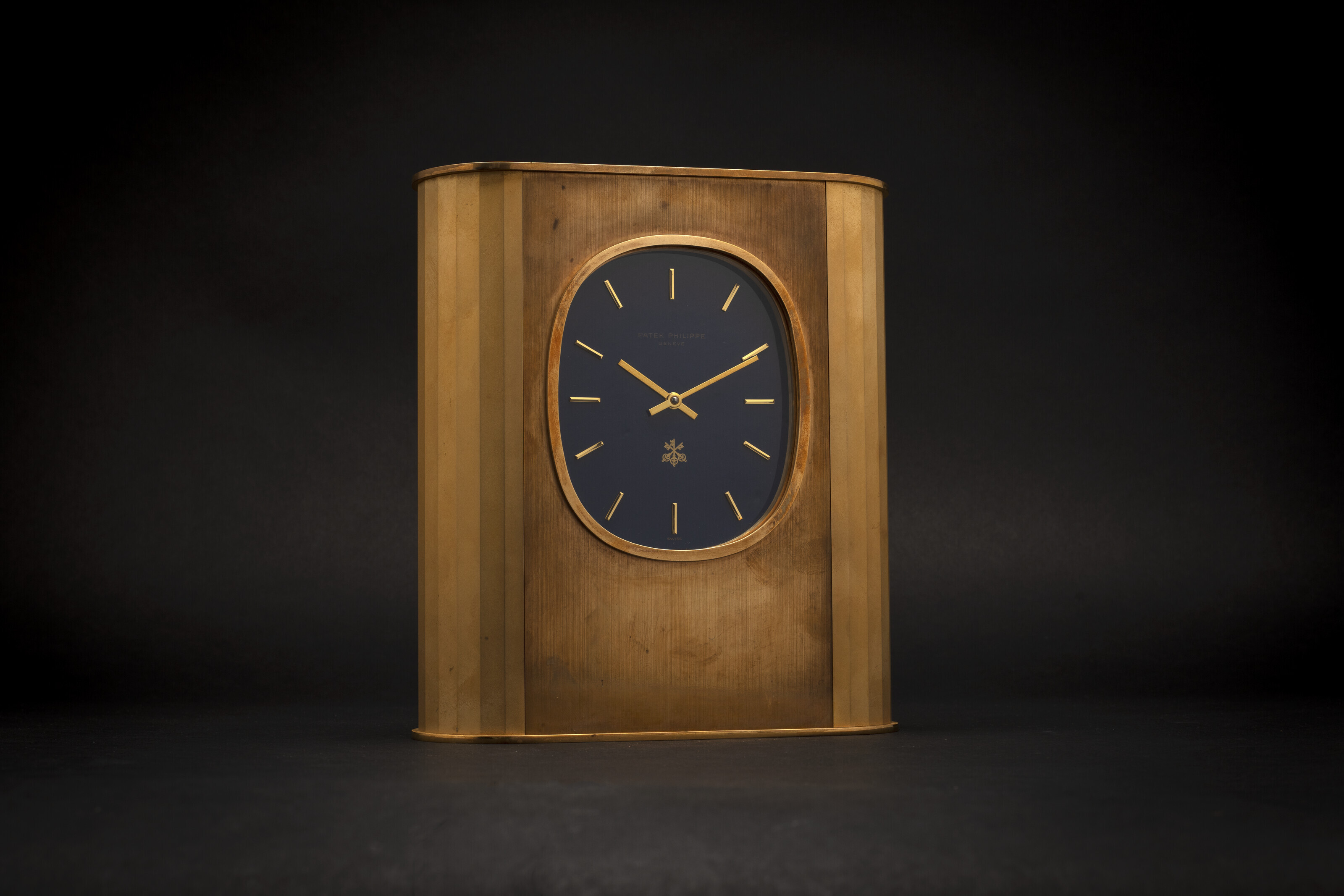 PATEK PHILIPPE, SOLARPOWERED DESK CLOCK, GILT BRASS, “ELLIPSE D’OR