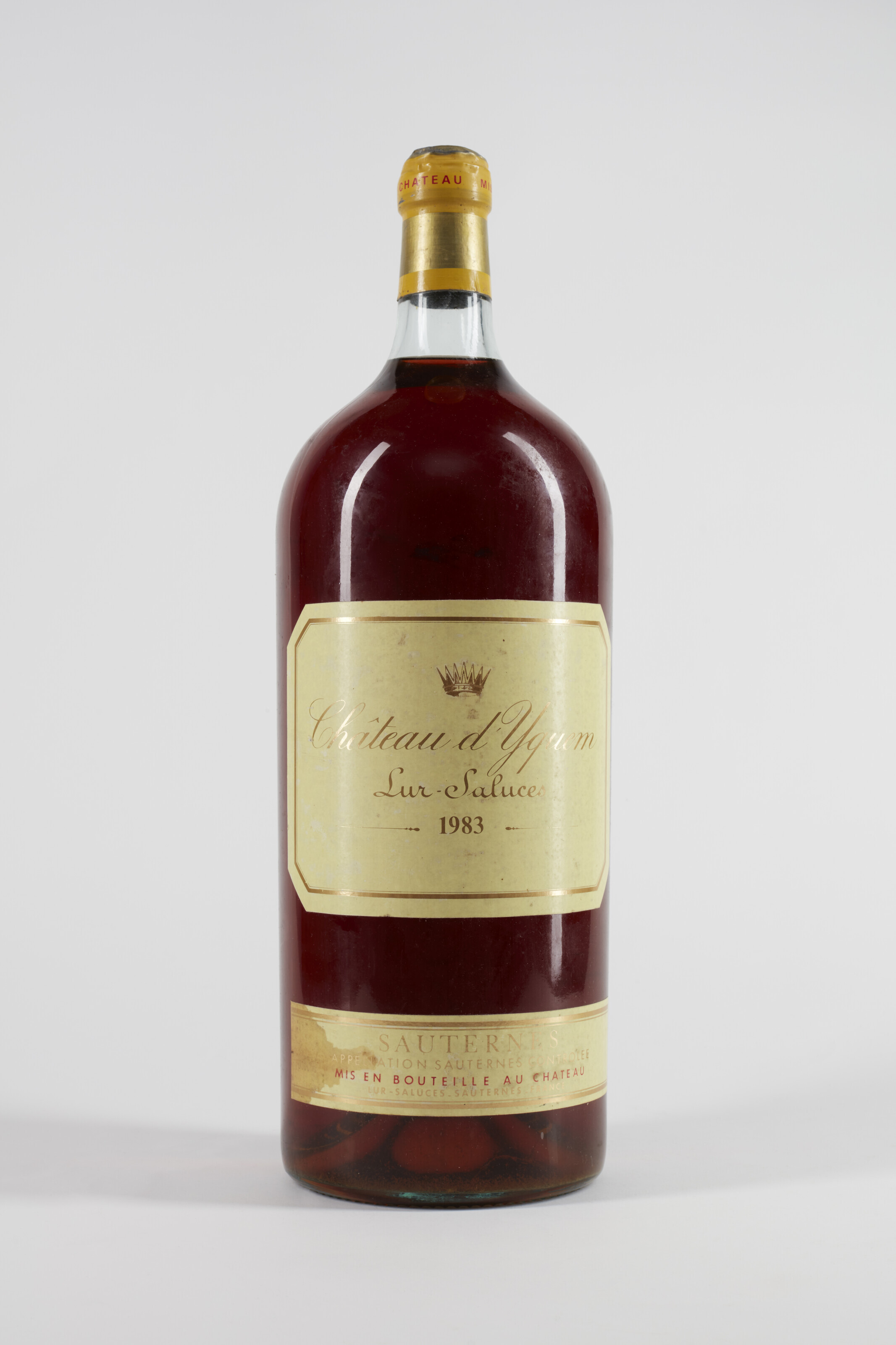 Château d'Yquem 1983, Sauternes, 1er grand cru classéCorroded capsule ...