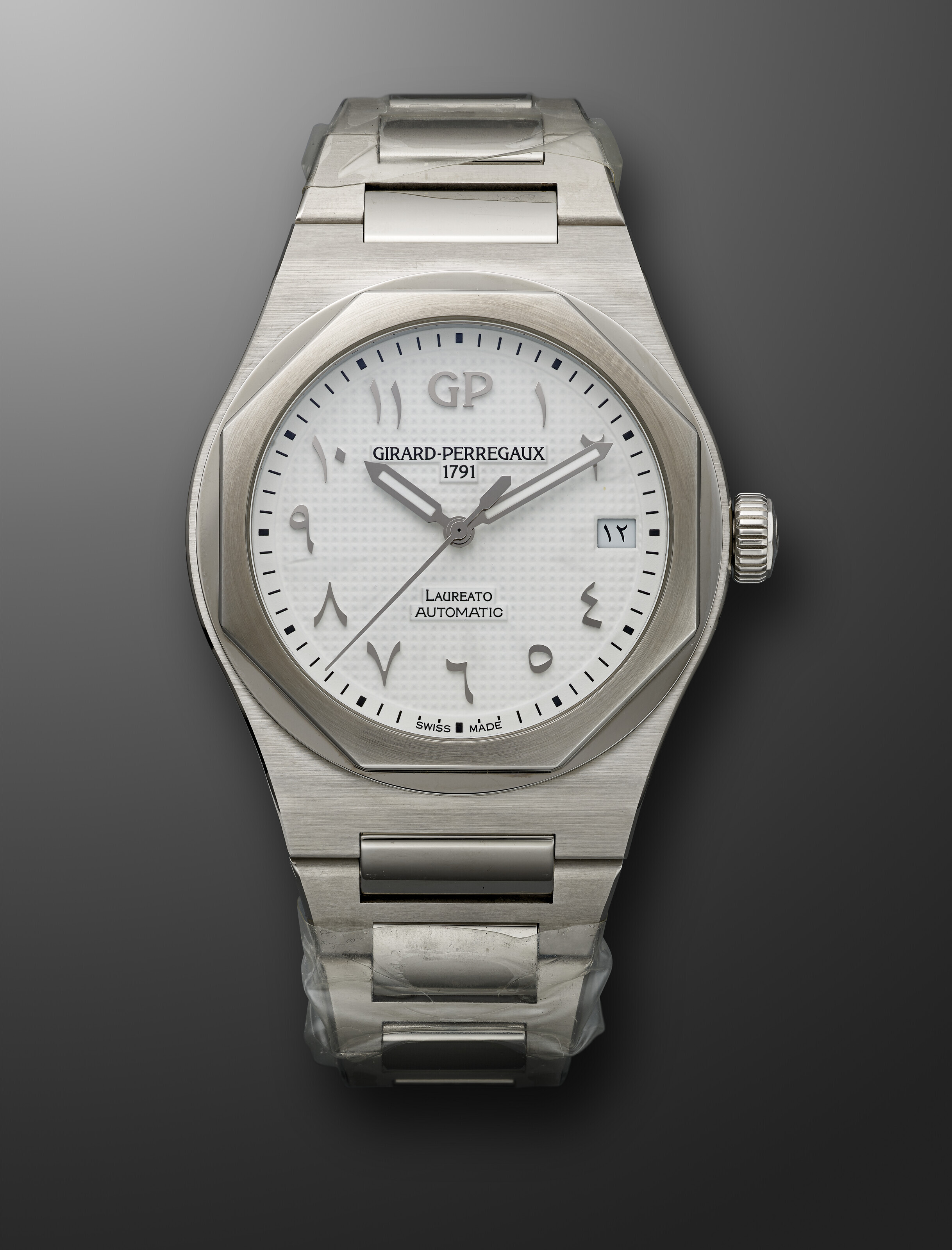 GIRARD PERREGAUX LIMITED EDITION STAINLESS STEEL LAUREATO WITH EASTERN ARABIC NUMERALS REF. 81010 NO. 19 28