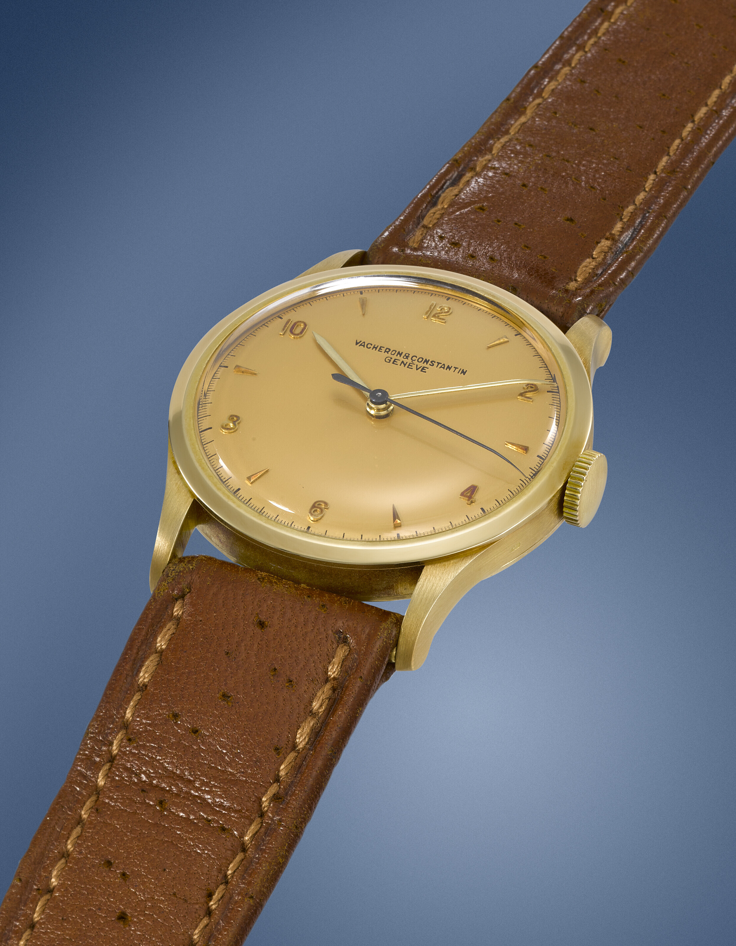 VACHERON CONSTANTIN. A RARE AND ELEGANT 18K GOLD WRISTWATCH WITH