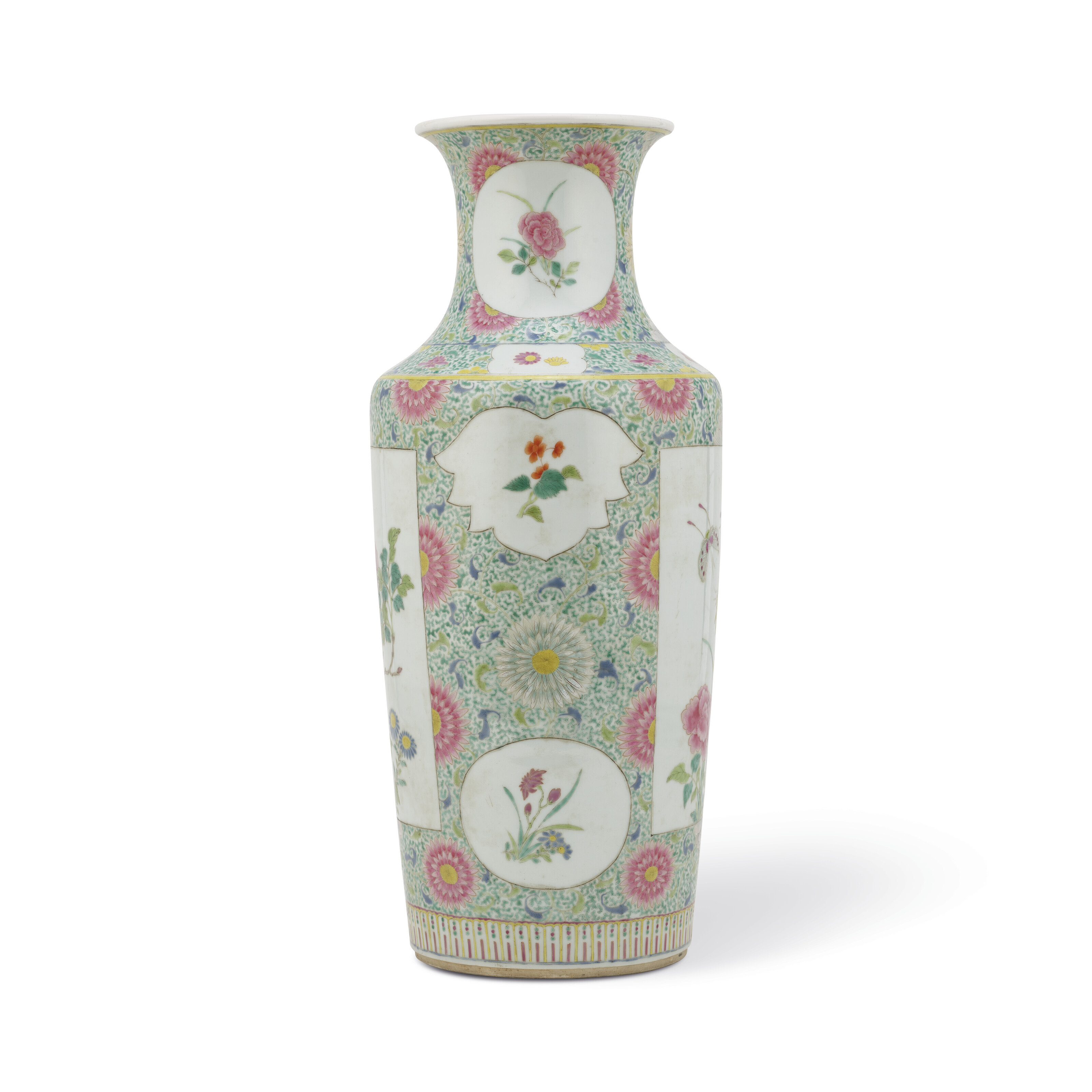 安価 ワタナベ 晚清粉彩花蝶纹棒槌瓶, LATE QING DYNASTY | Christie's 花瓶・フラワースタンド
