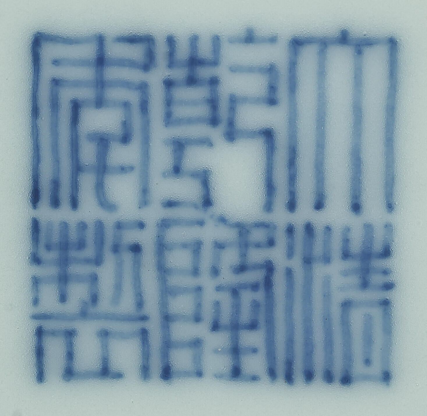1633 中国美術 骨董 大清乾隆年製銘　藍地紋粉彩冬瓜瓶　時代物 A blue and white vase, yuhuchunping, Seal mark and period of