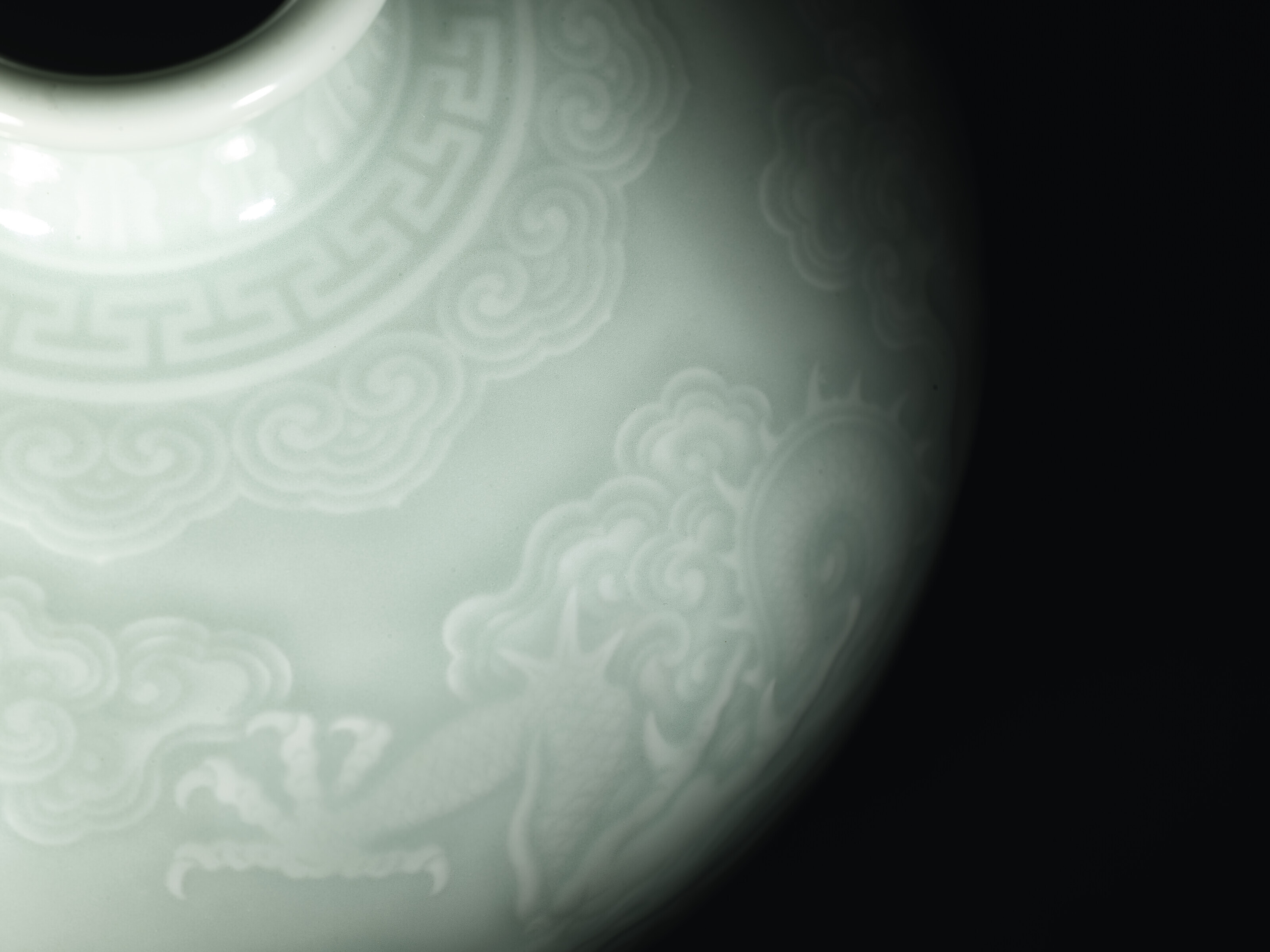 1633 中国美術 骨董 大清乾隆年製銘　藍地紋粉彩冬瓜瓶　時代物 1633 中国美術 骨董 大清乾隆年製銘 藍地紋粉彩冬瓜瓶