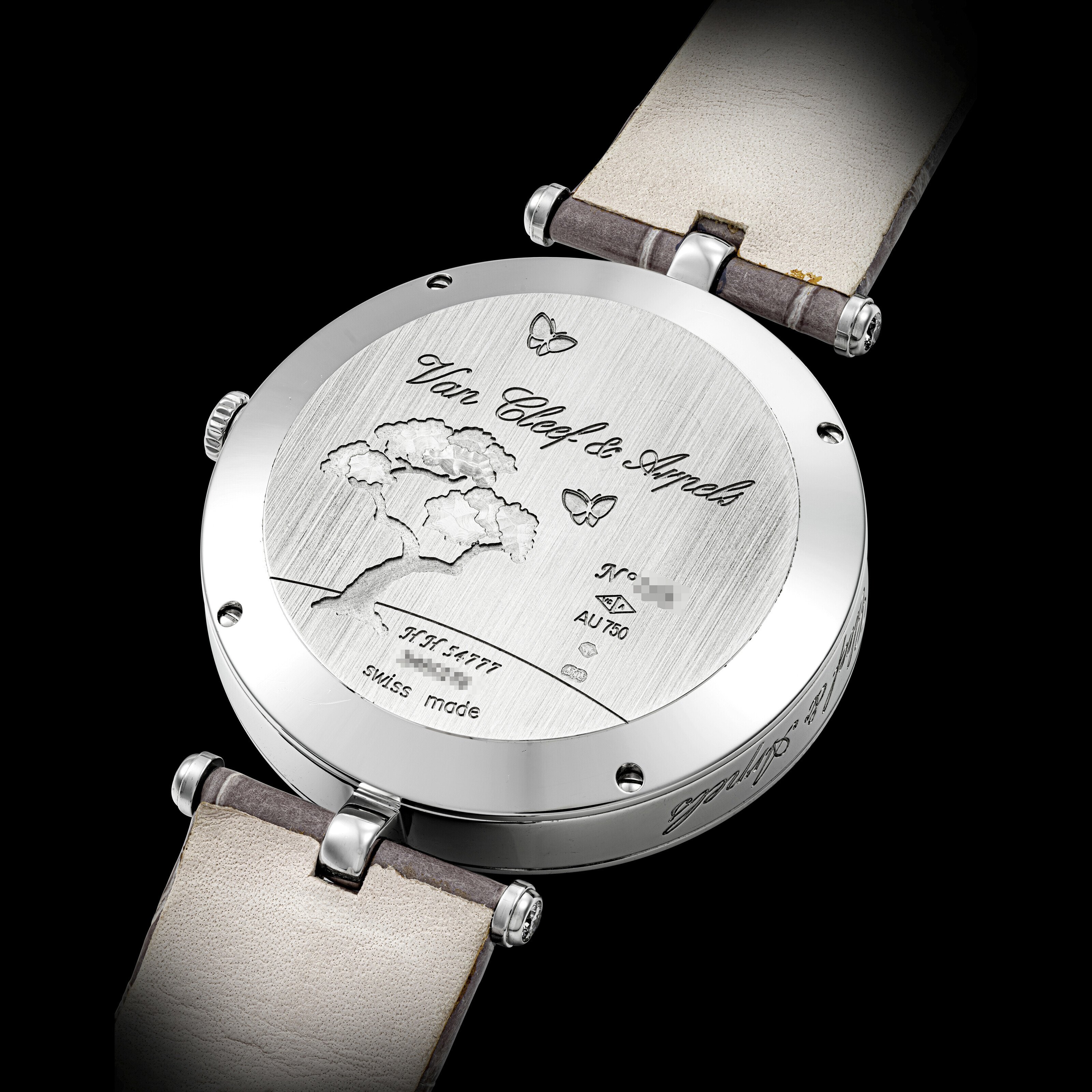 VAN CLEEF AND ARPELS. A LADY'S ELEGANT 18K WHITE GOLD AND