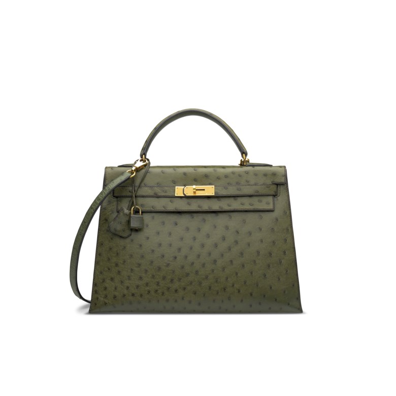 A vert véronese ostrich Sellier Kelly 32 with gold hardware, Hermès, 1985. Estimate HK$70,000-100,000. Offered in Handbags Online The Power of Colour from 1-14 September 2022 at Christie’s in Hong Kong
