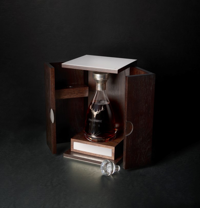 The Dalmore Eos 59 Year Old 1951，1組 1瓶。估價 港元 750,000 – 1,100,000。此拍品將於2022年9月在佳士得香港雋永珍泉：極尚日本威士忌珍藏拍賣中呈獻