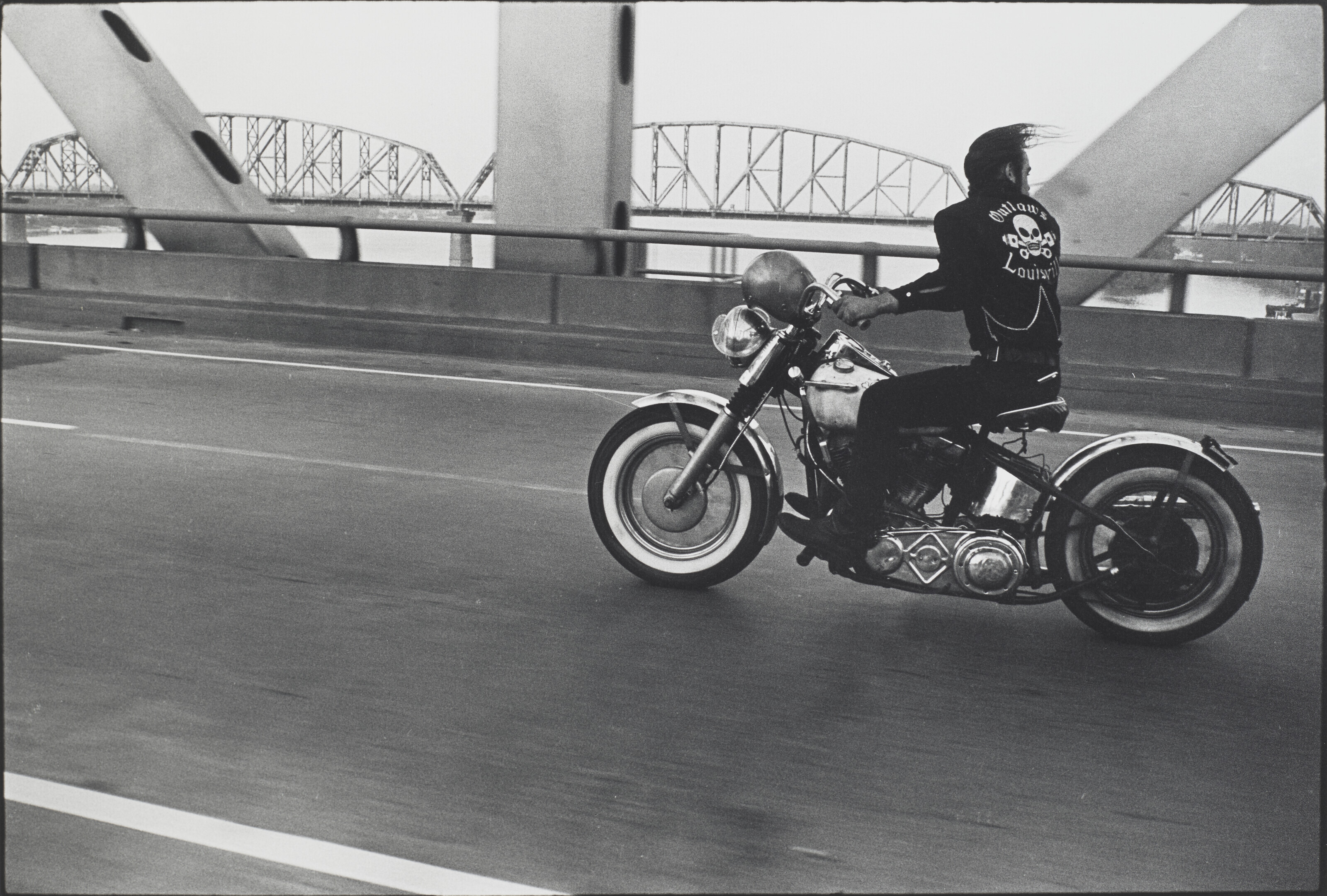 特別額装品/Crossing the Ohio（ダニー ライアン）木製フレーム DANNY LYON (B. 1942), Crossing the Ohio, 1966 | Christie's
