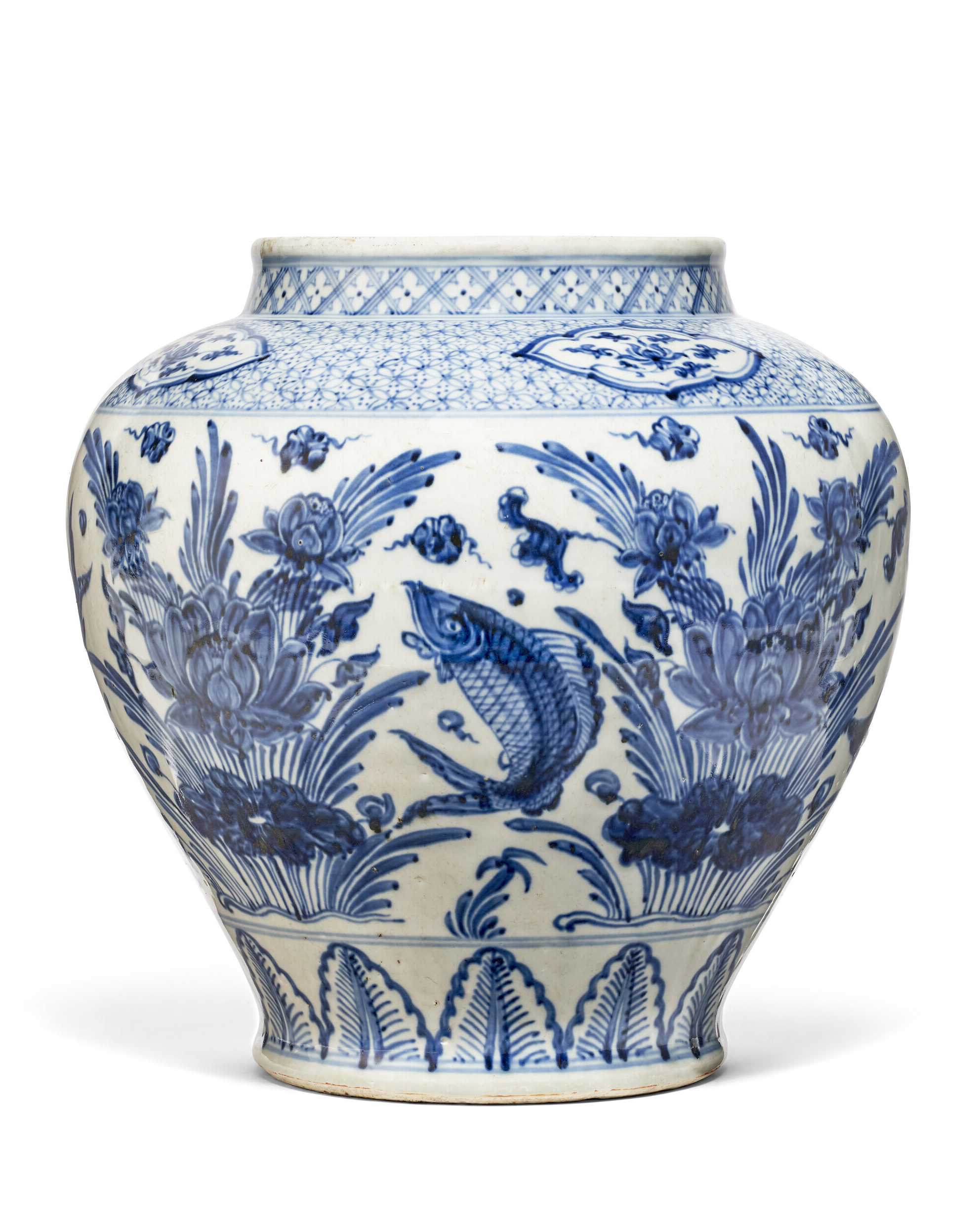 A VERY RARE BLUE AND WHITE `FISH' JAR, MING DYNASTY, MID