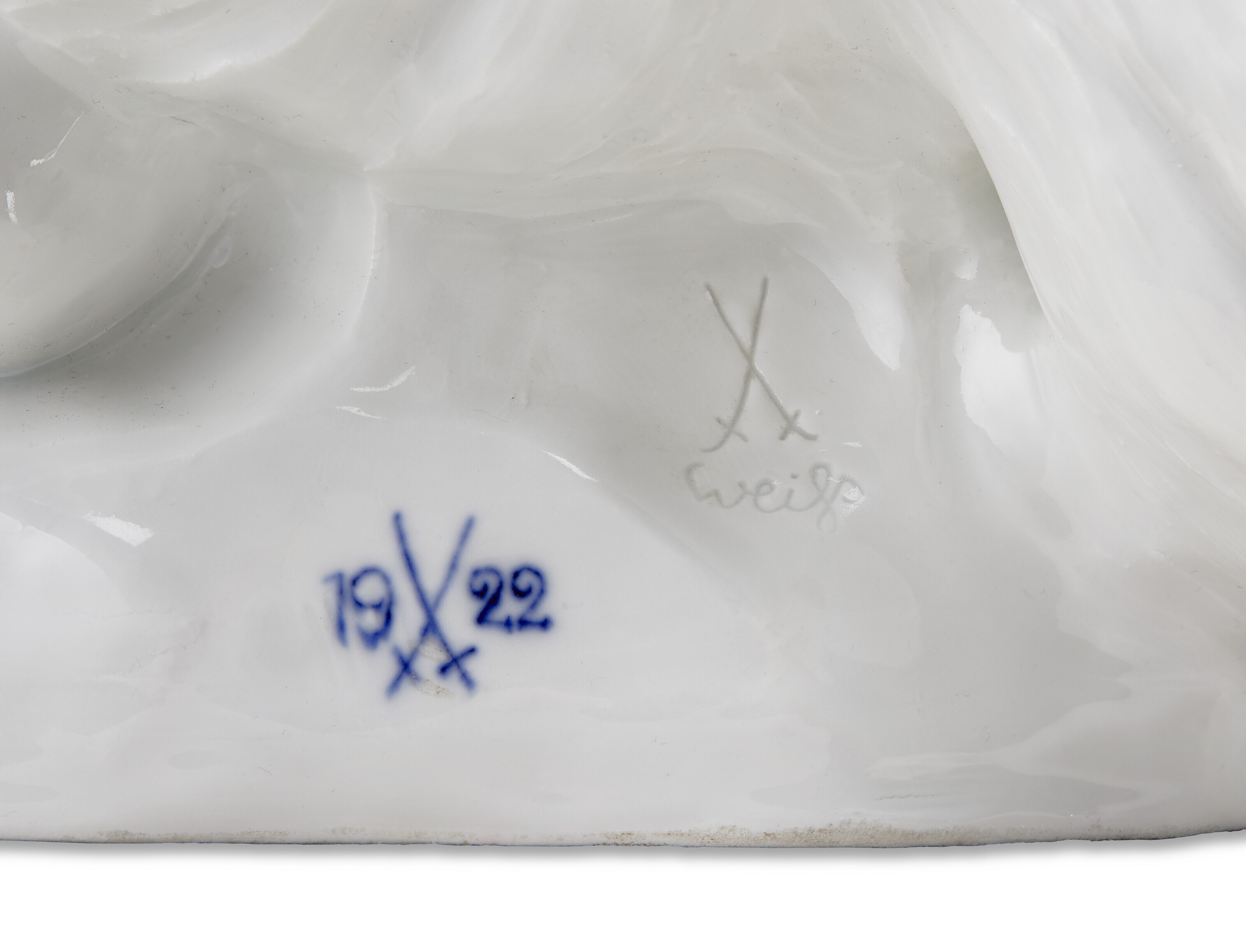 A LARGE MEISSEN WHITE PORCELAIN MODEL OF A FOX SOFT-MOUTHING