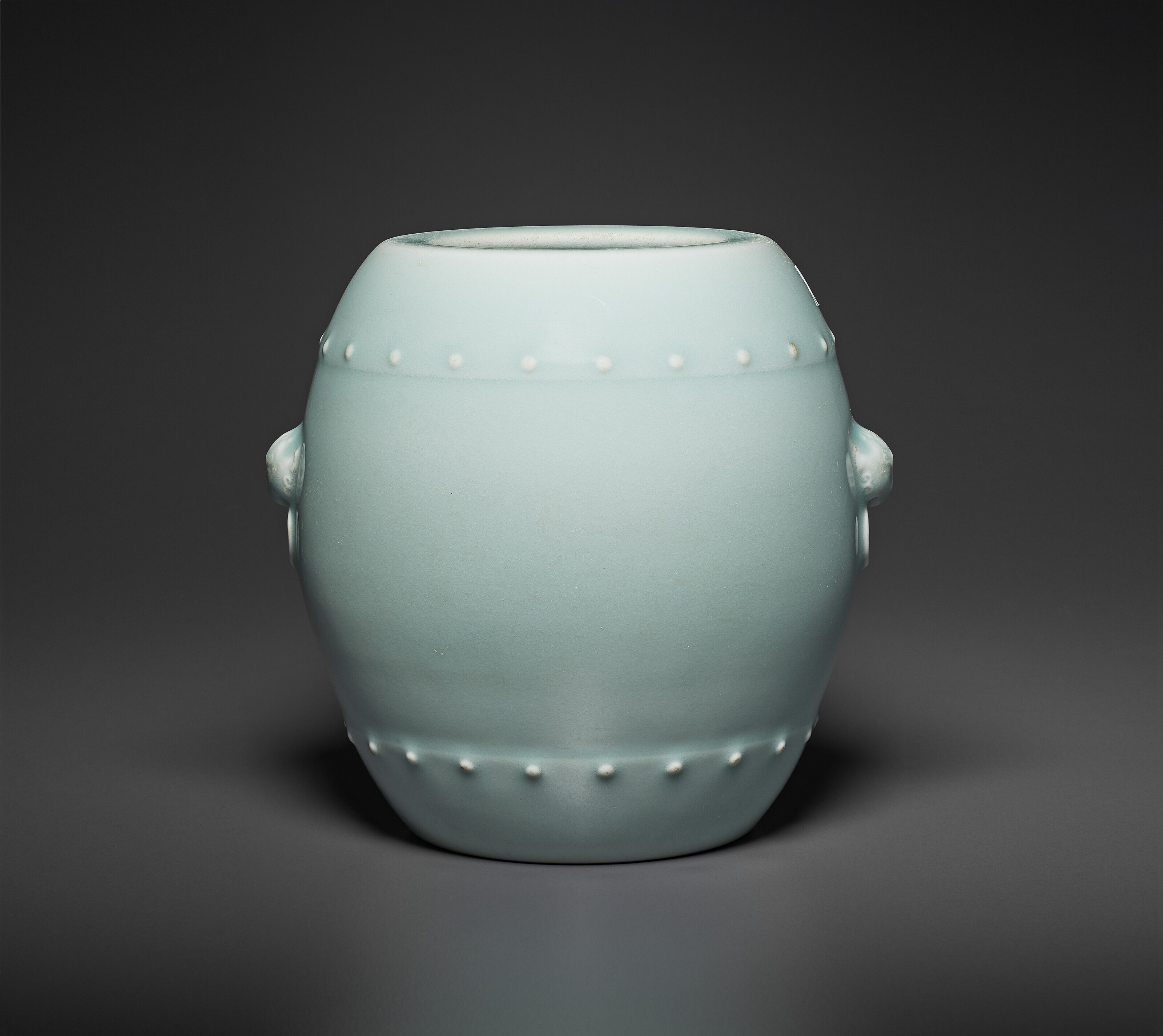 A SUSANCAI 'FLOWER AND FRUIT' BOWL WITH INCISED DRAGON, KANGXI SIX