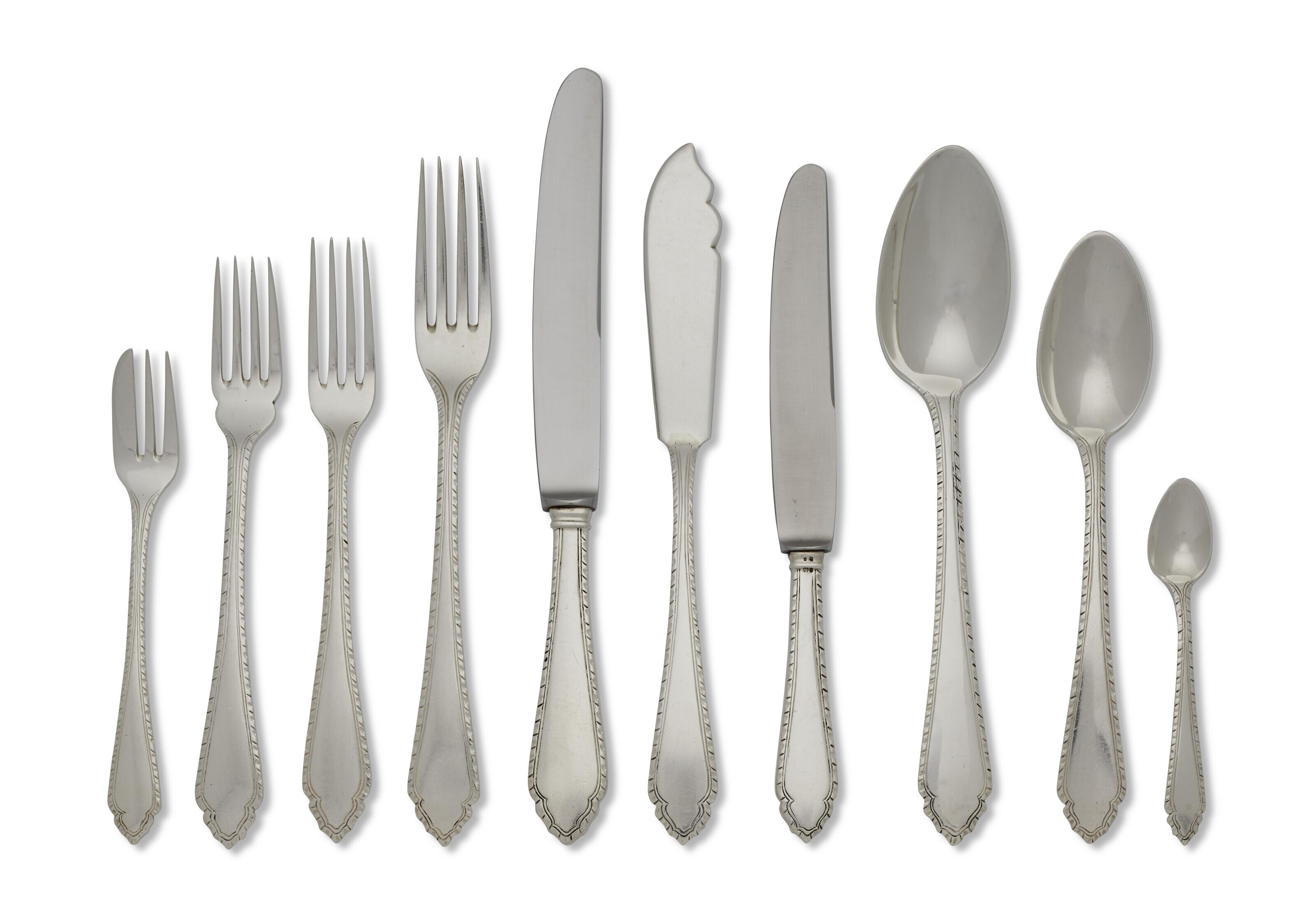 A PORTUGUESE SILVER FLATWARE SERVICE, MARK OF MERGULHAO, PORTO, AFTER 1938 Christie’s