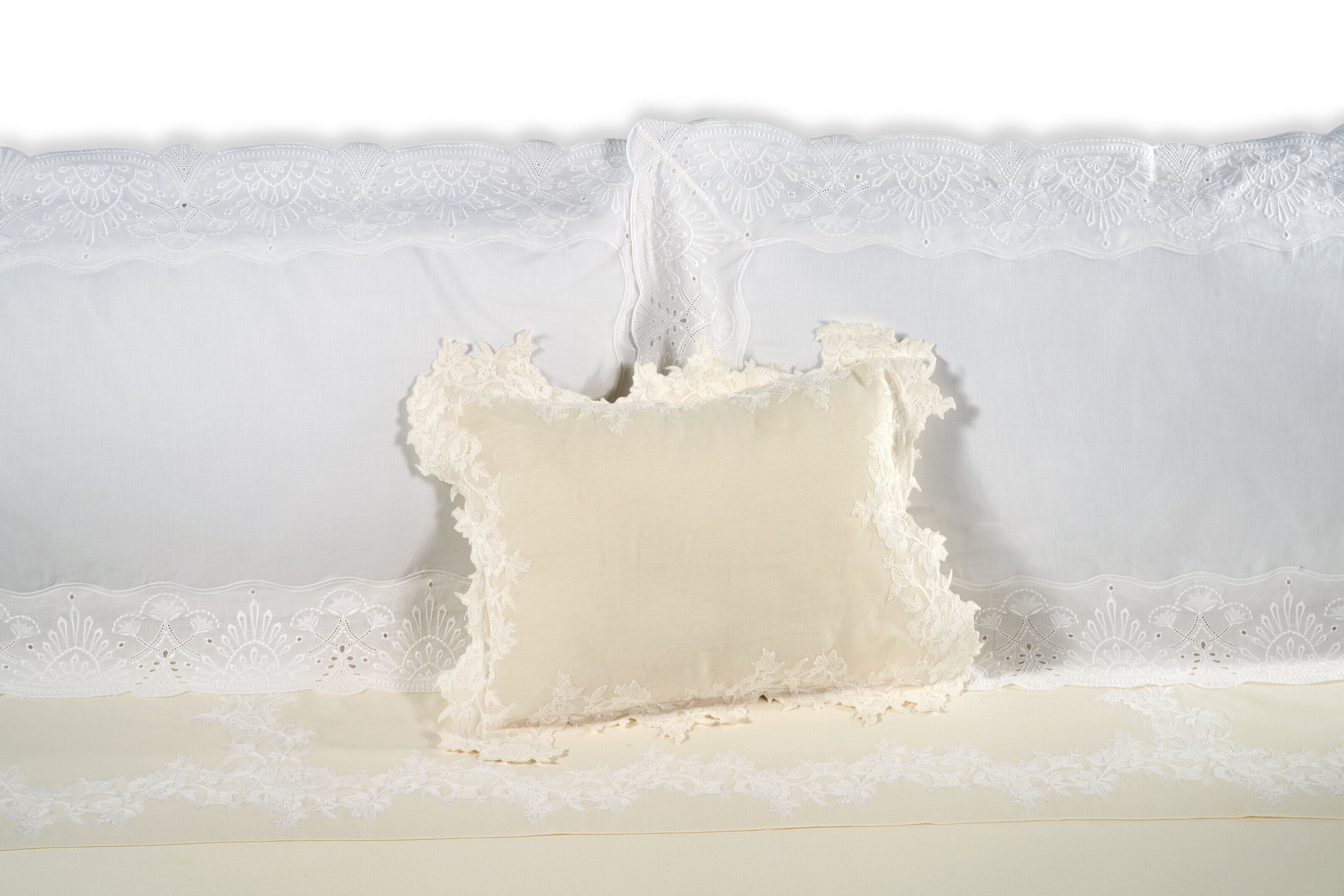 A SUITE OF COTTON PERCALE BEDDING, D. PORTHAULT, FRANCE, AND PRATESI