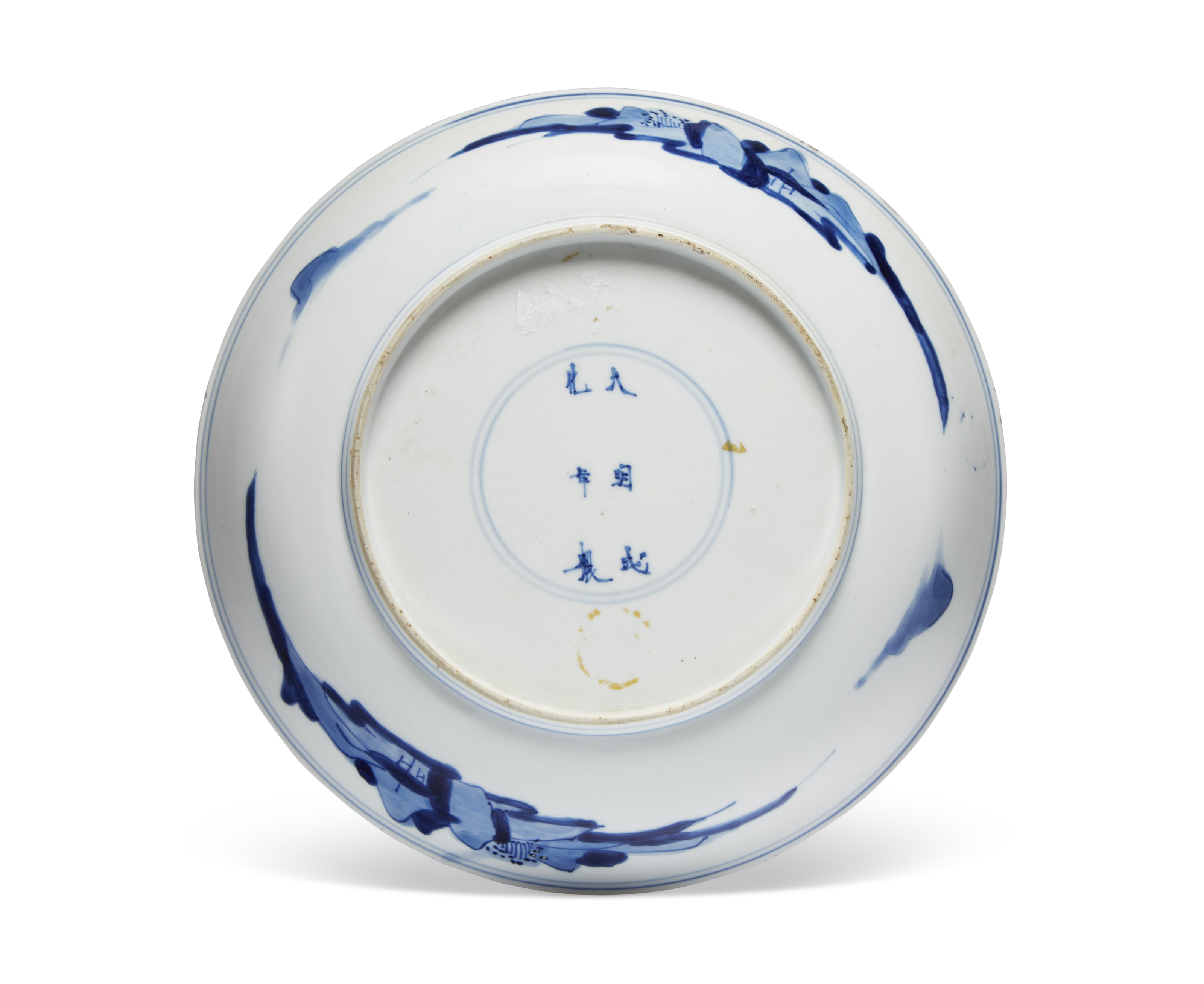 A CHINESE PORCELAIN BLUE AND WHITE DISH