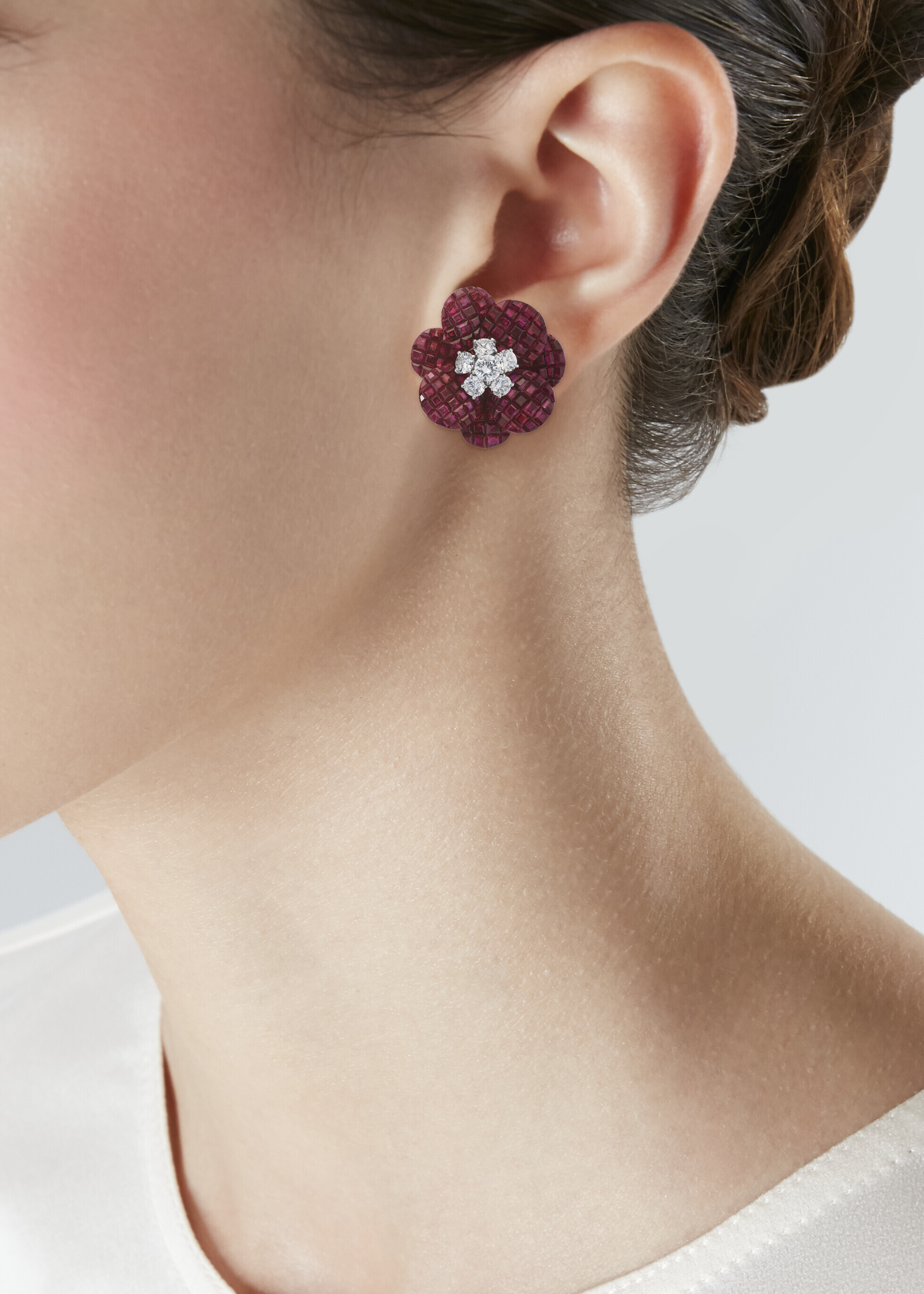 Van cleef and arpels flower earrings store