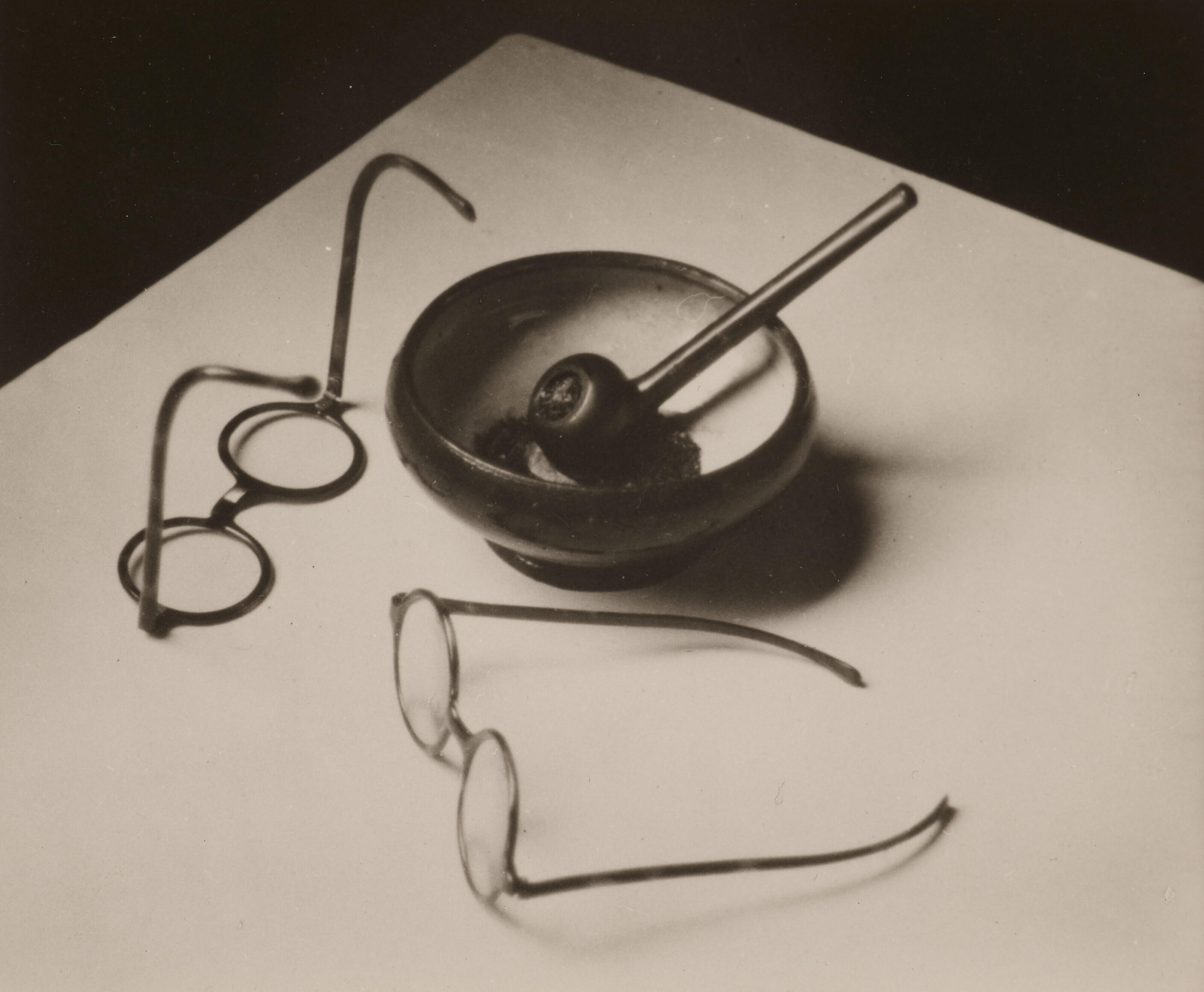 ANDRÉ KERTÉSZ (1894–1985), Nature morte, Chez Mondrian, 1926