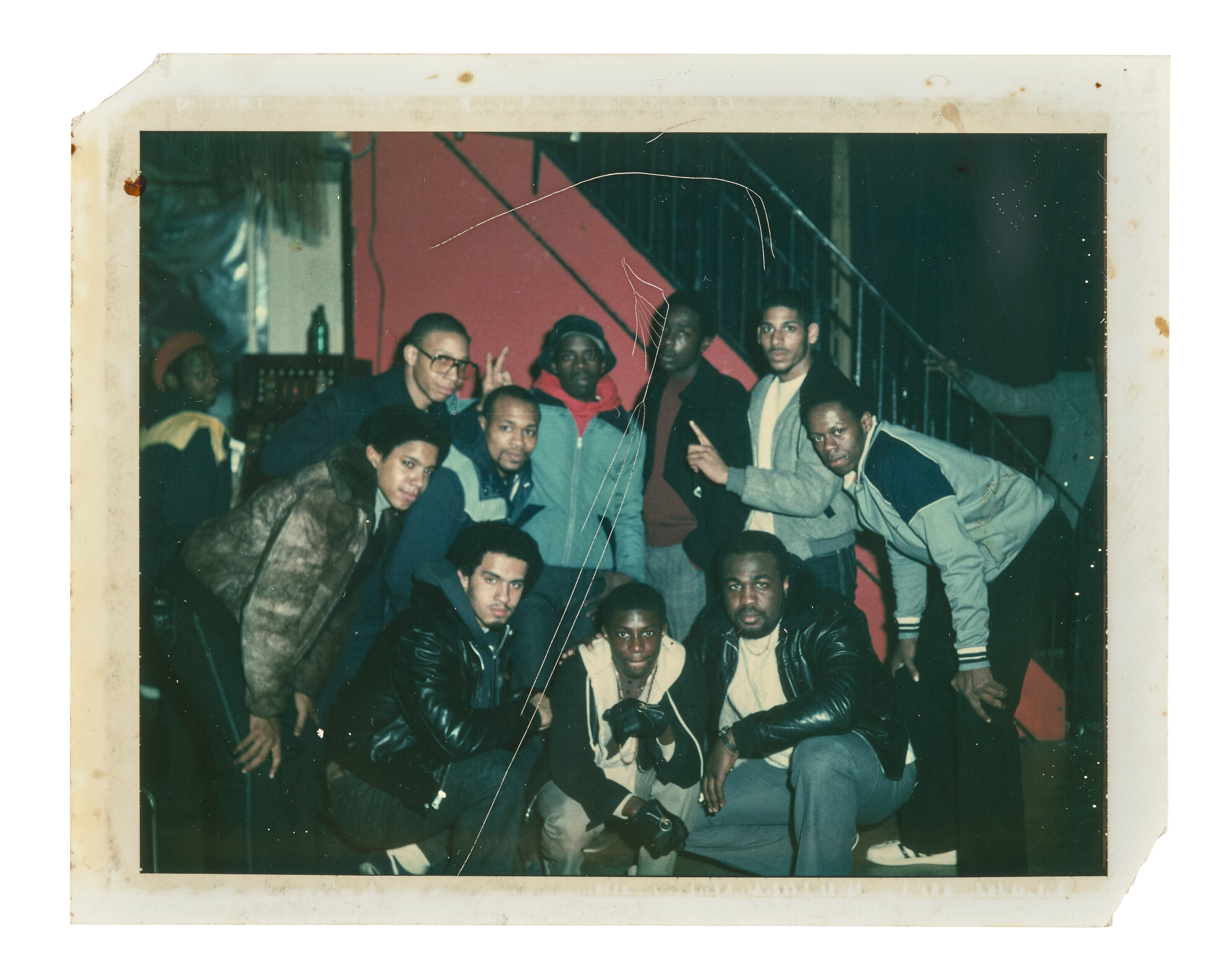 アート・デザイン・音楽 Paris C 1981-2000 Photographs A GROUP OF FRIENDS AT T-CONNECTION, BRONX, NY, EARLY 1980S
