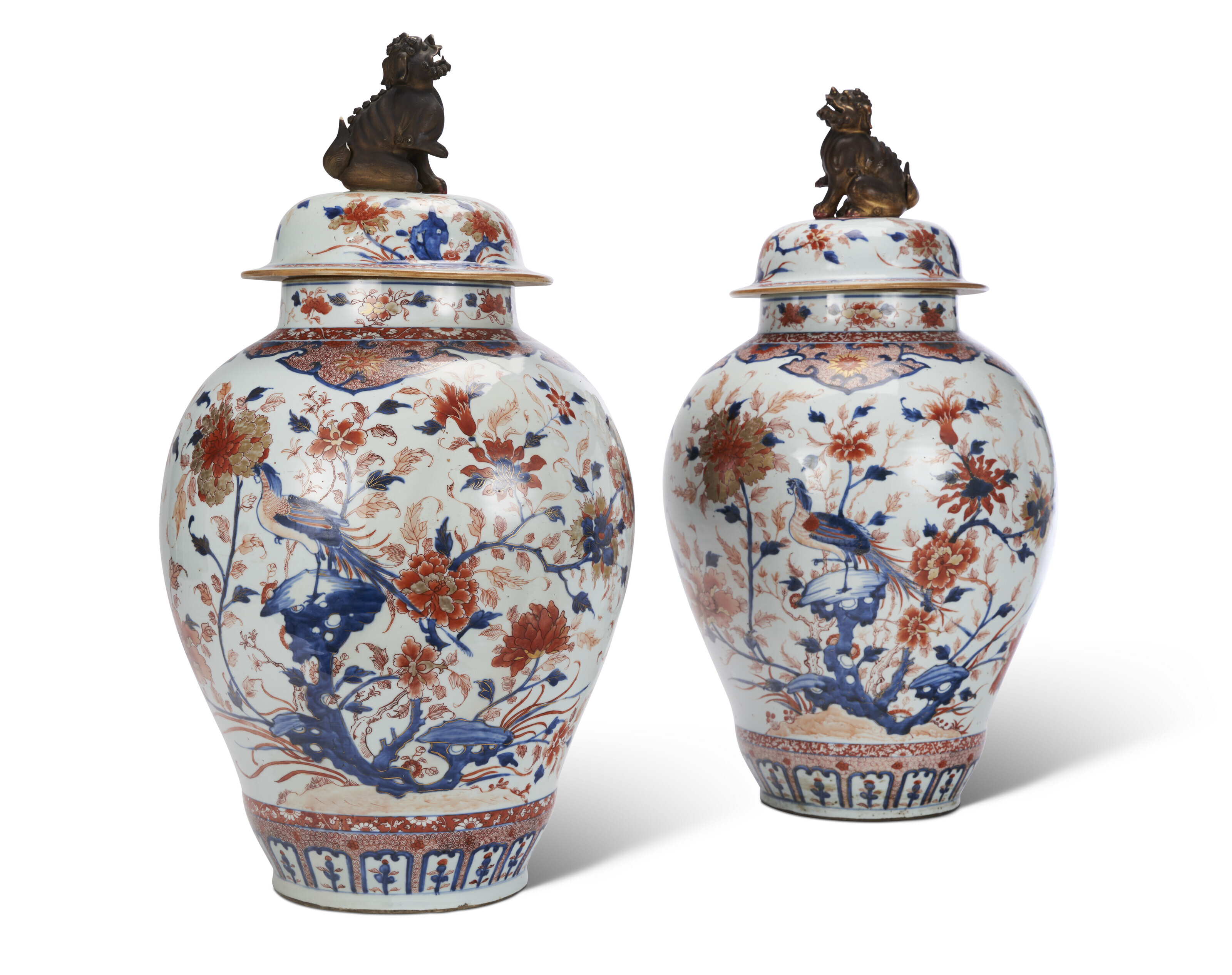 A PAIR OF CHINESE IMARI PORCELAIN VASES AND COVERS, QING DYNASTY (1644