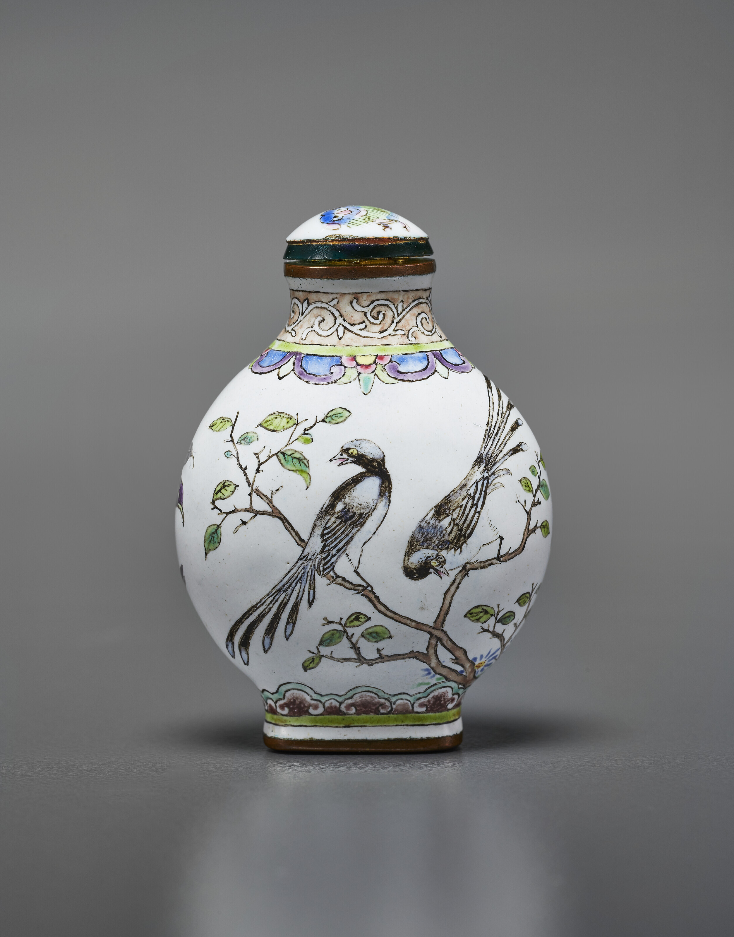 清乾隆御製玻璃胎畫琺瑯描金開光花鳥圖鼻煙壺四字篆書刻款, IMPERIAL