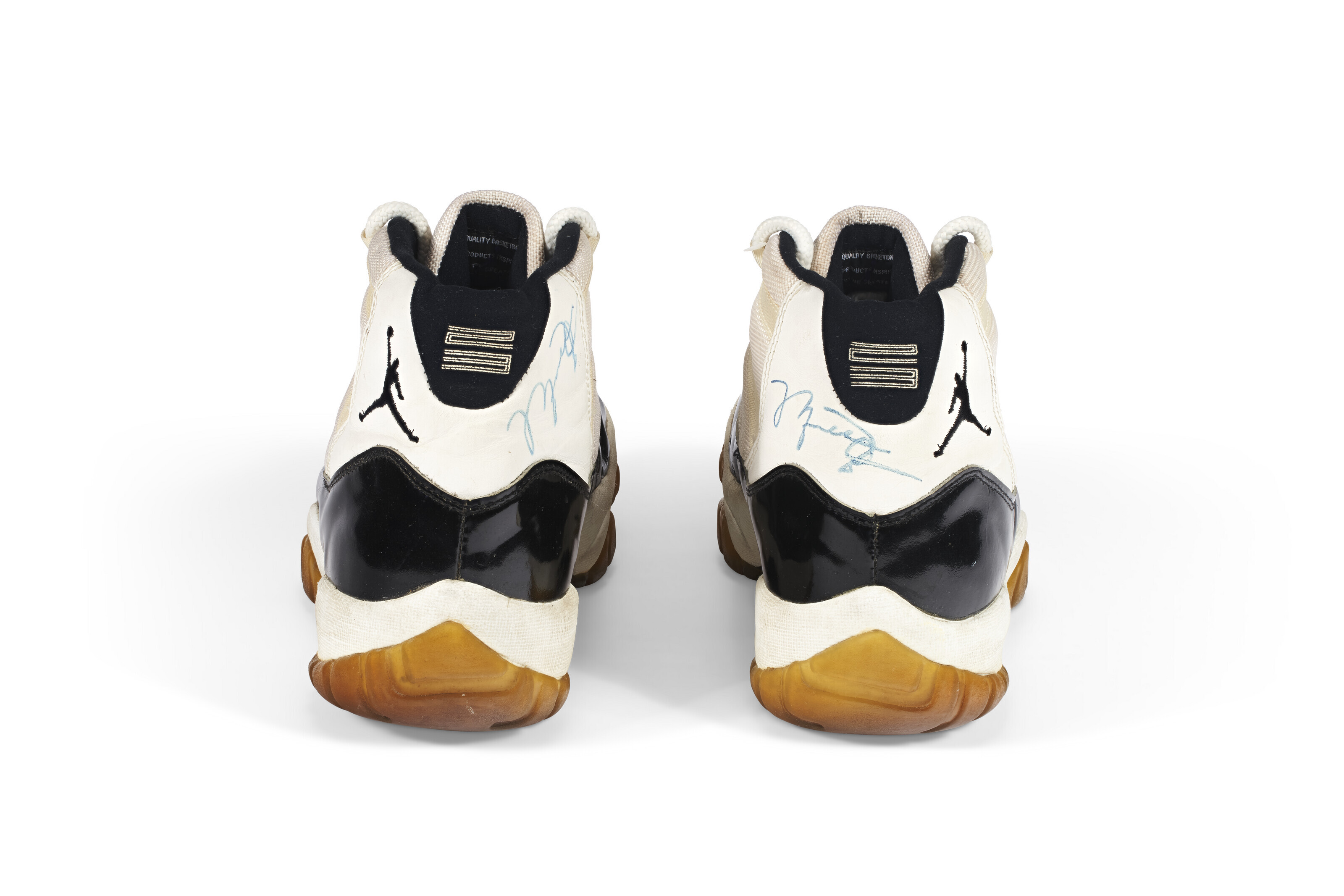 Jordan Concord 11. Worn only three times. Great condition. No original boxing MICHAEL JORDAN GAME WORN DUAL SIGNED ORIGINAL JORDAN XI  main image 3
