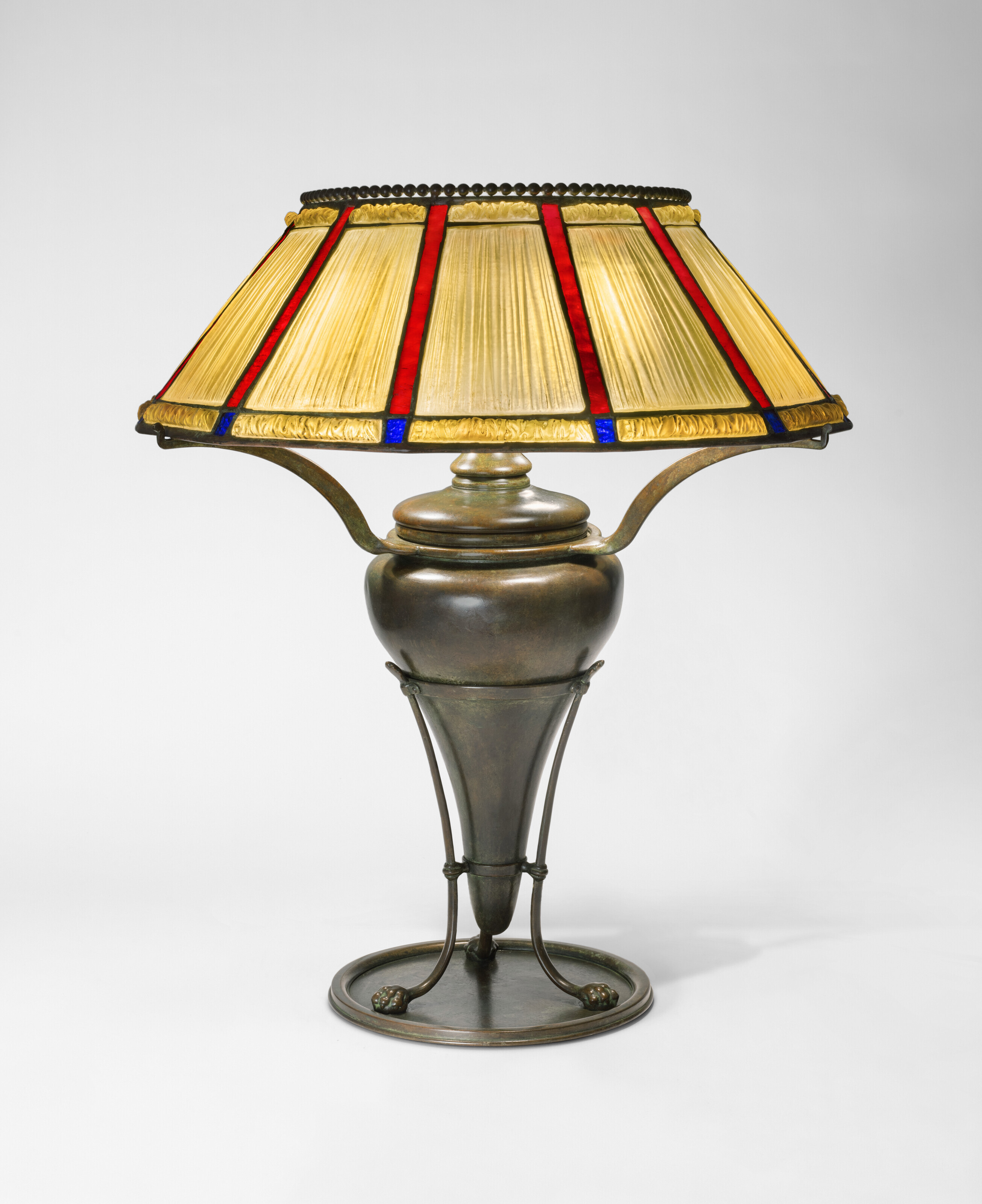 TIFFANY STUDIOS, 'Wisteria' Table Lamp, circa 1910 | Christie's