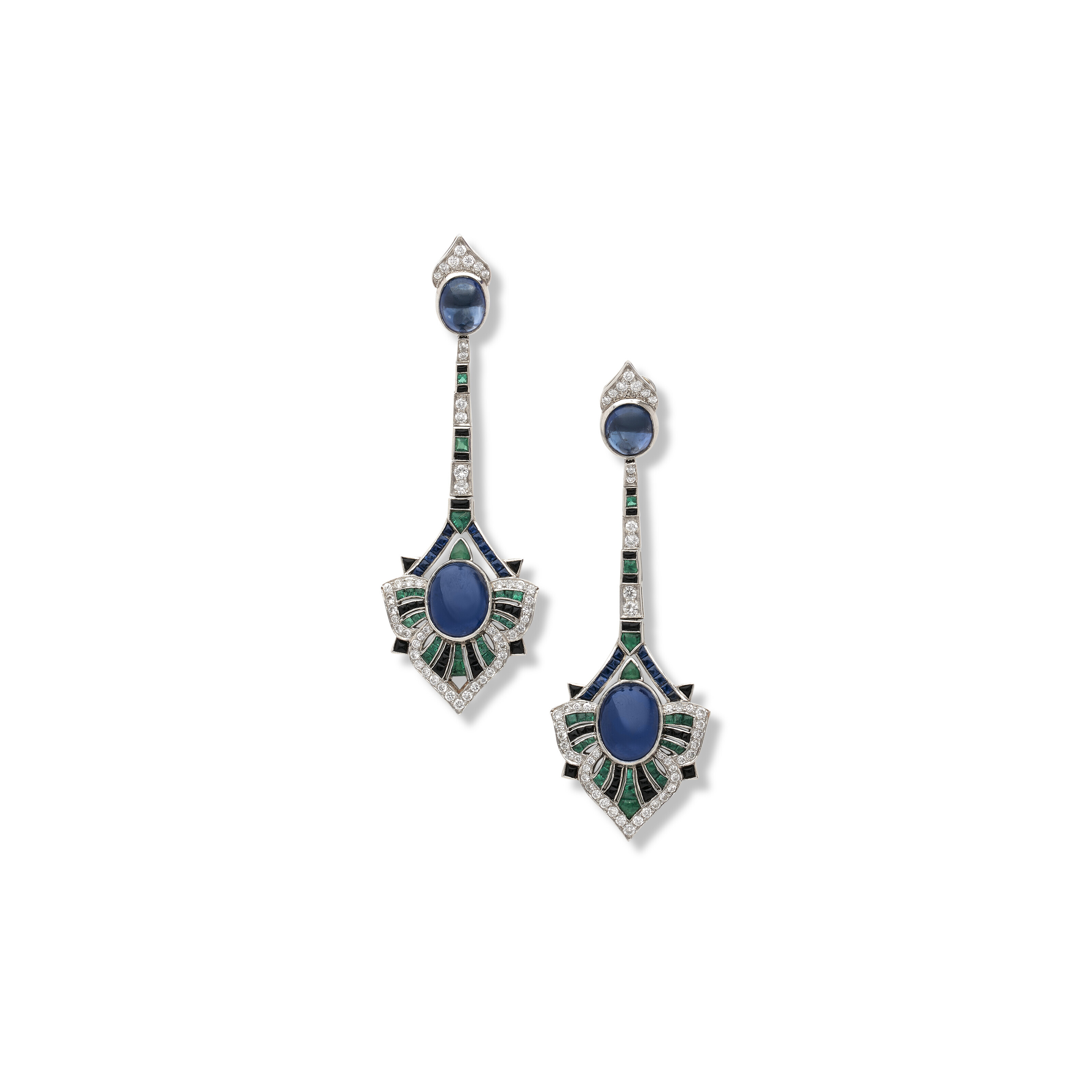 PAIRE DE PENDANTS D'OREILLES DIAMANTS | Christie's