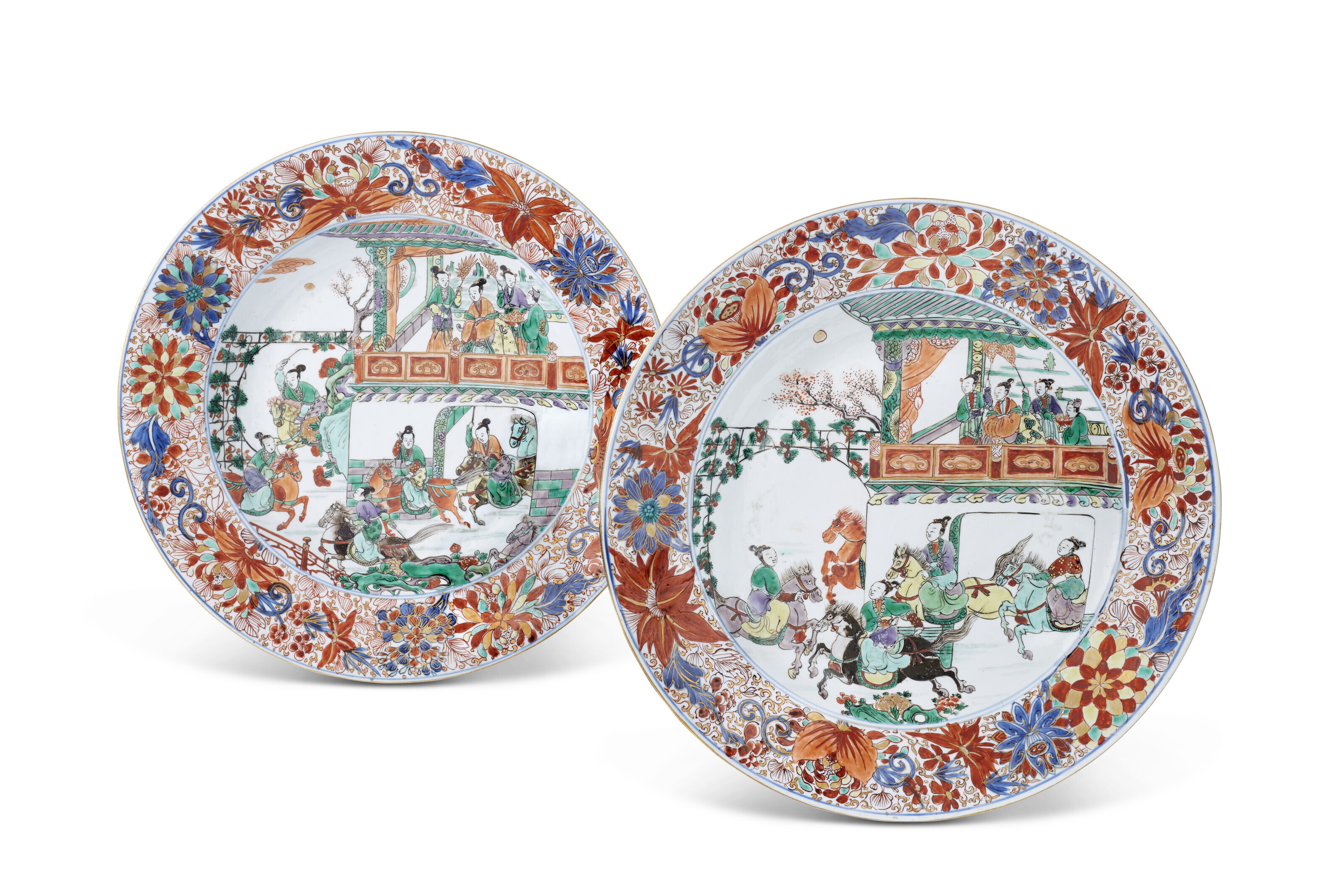 A PAIR OF FAMILLE VERTEIMARI DISHES, CHINA, QING DYNASTY, KANGXI
