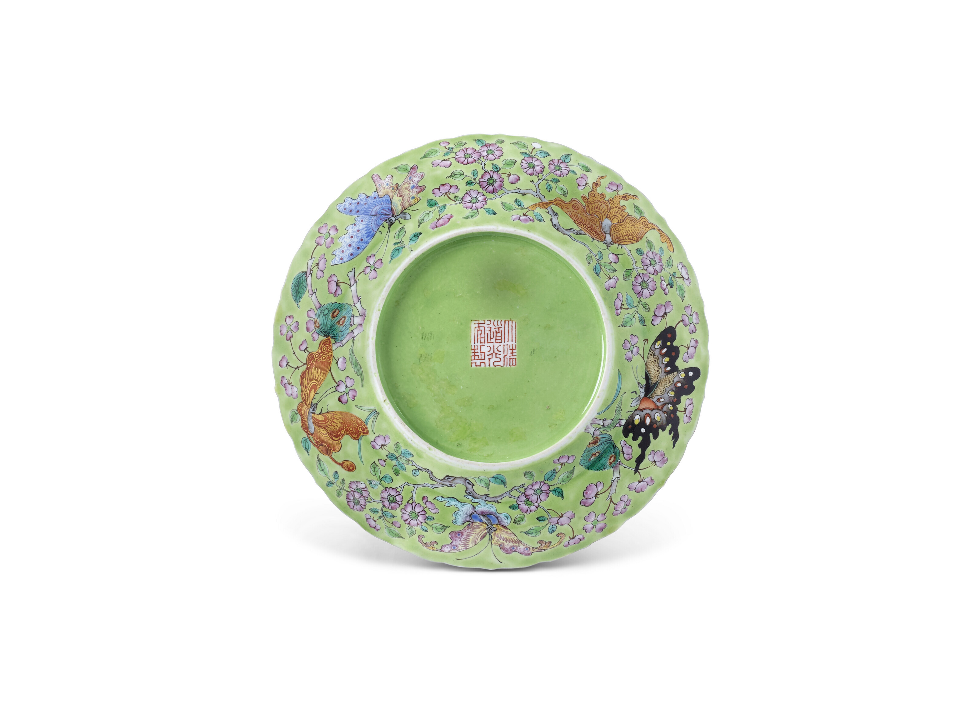 清道光粉彩描金風景人物紋盤礬紅六字篆書款, CHINA, QING DYNASTY