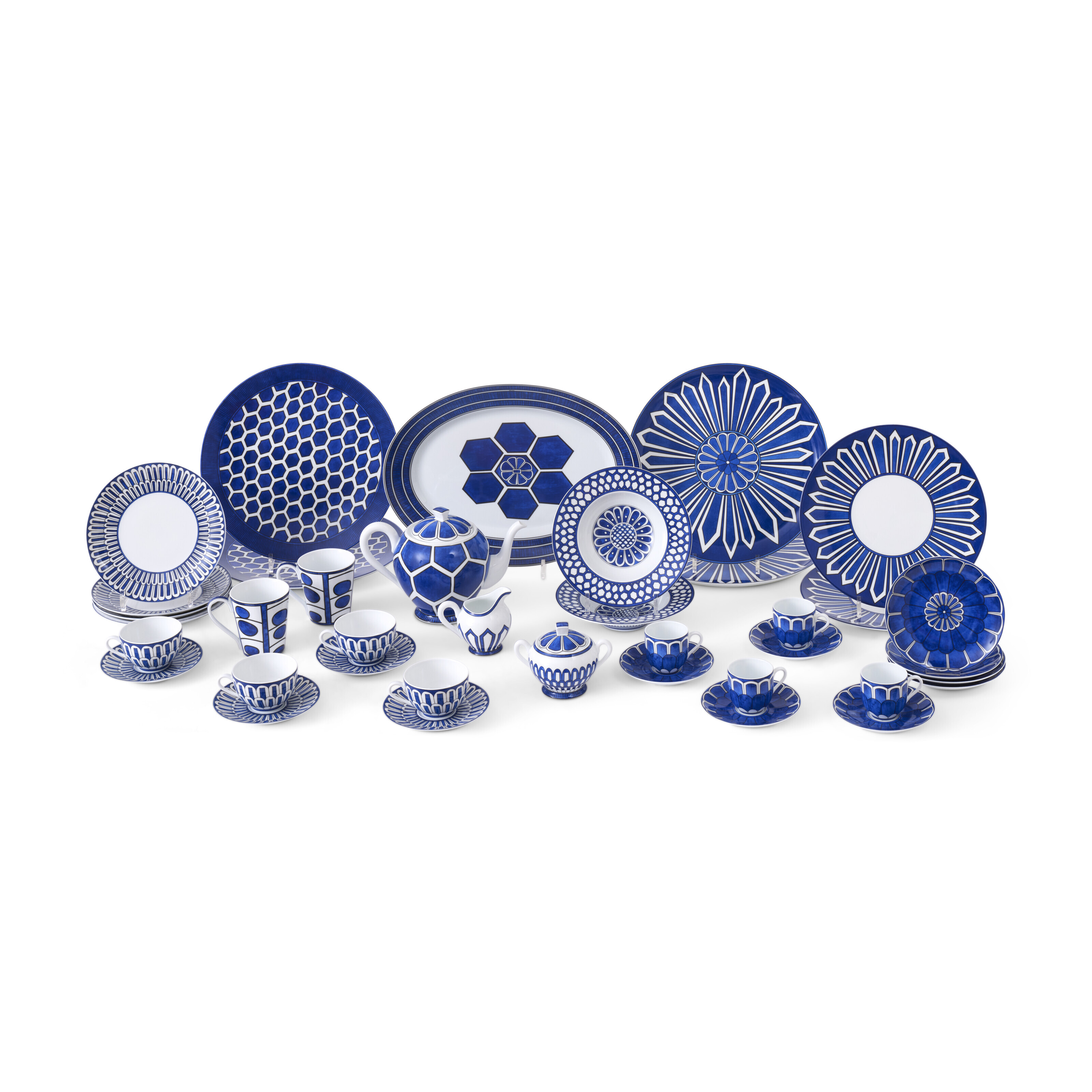 A BLEUS D'AILLEURS PORCELAIN SERVICE COMPRISING SEVENTY