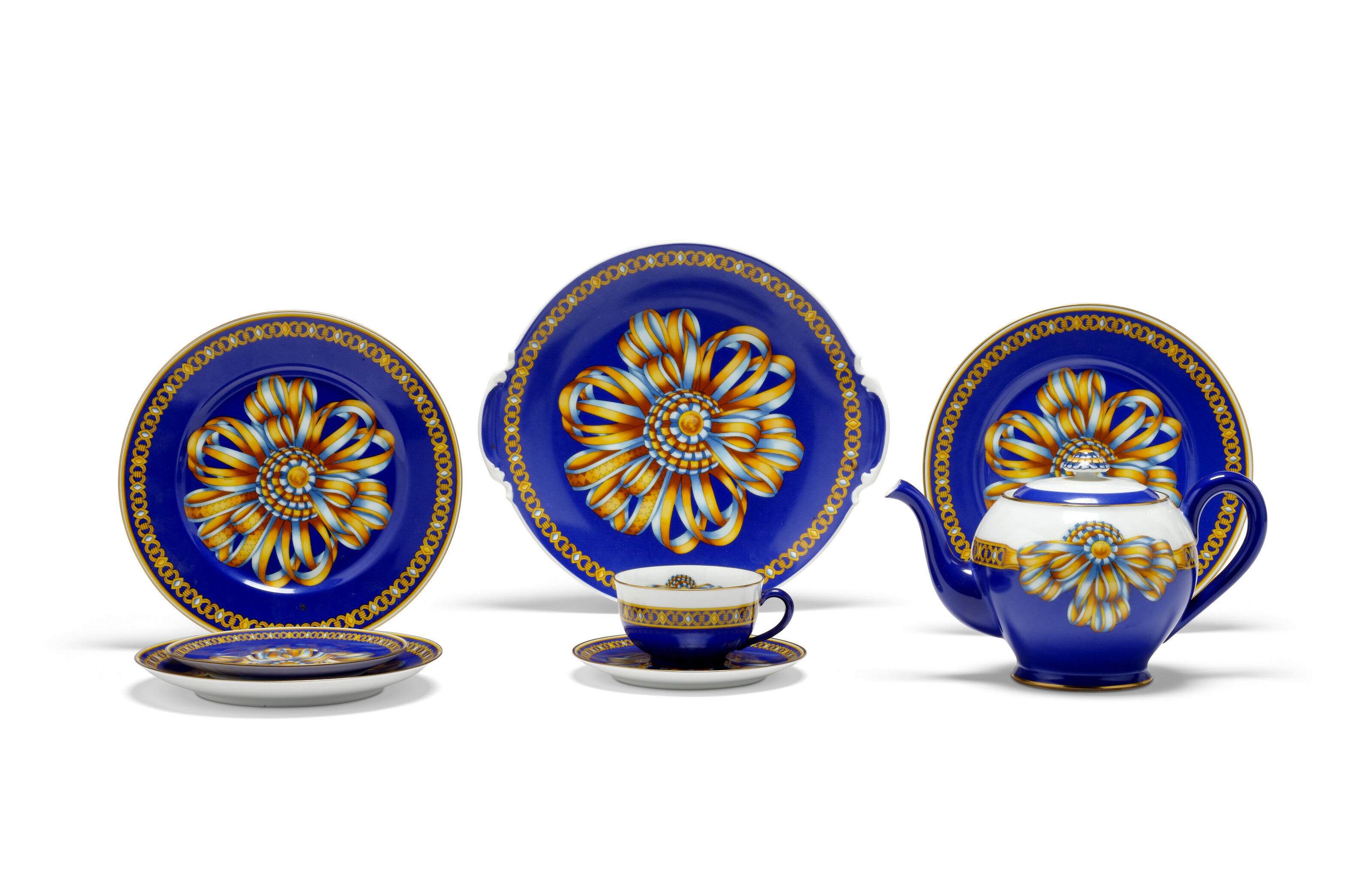 A COCARDE DE SOIE PORCELAIN SERVICE COMPRISING EIGHT PIECES