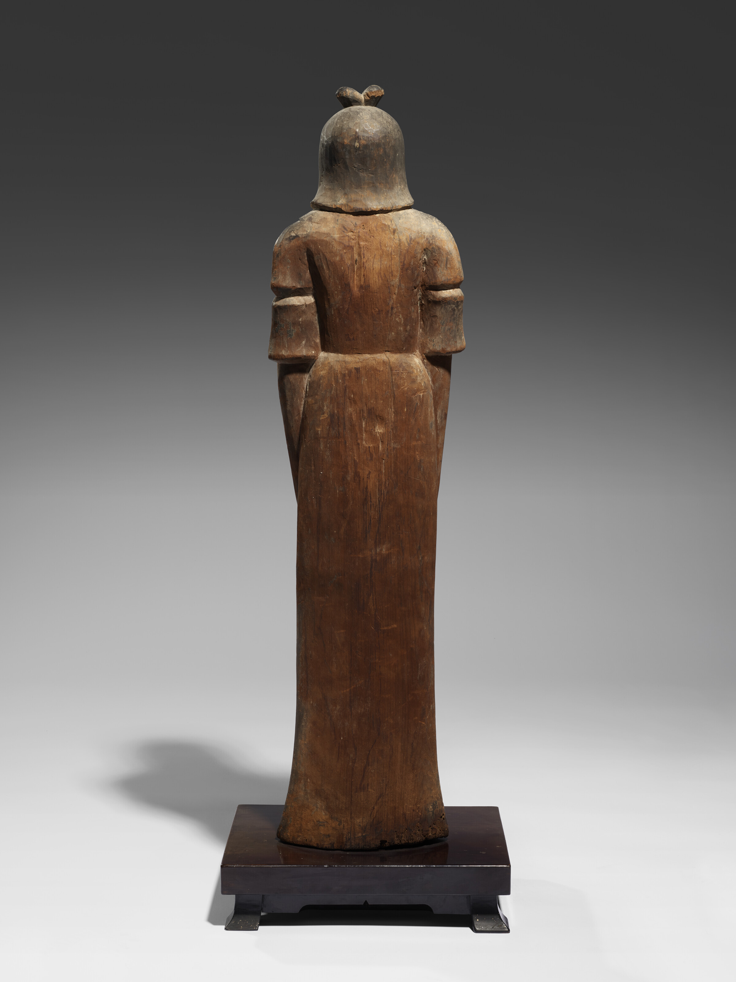 A WOOD SCULPTURE OF A STANDING FEMALE SHINTO DEITY, JAPAN, LATE