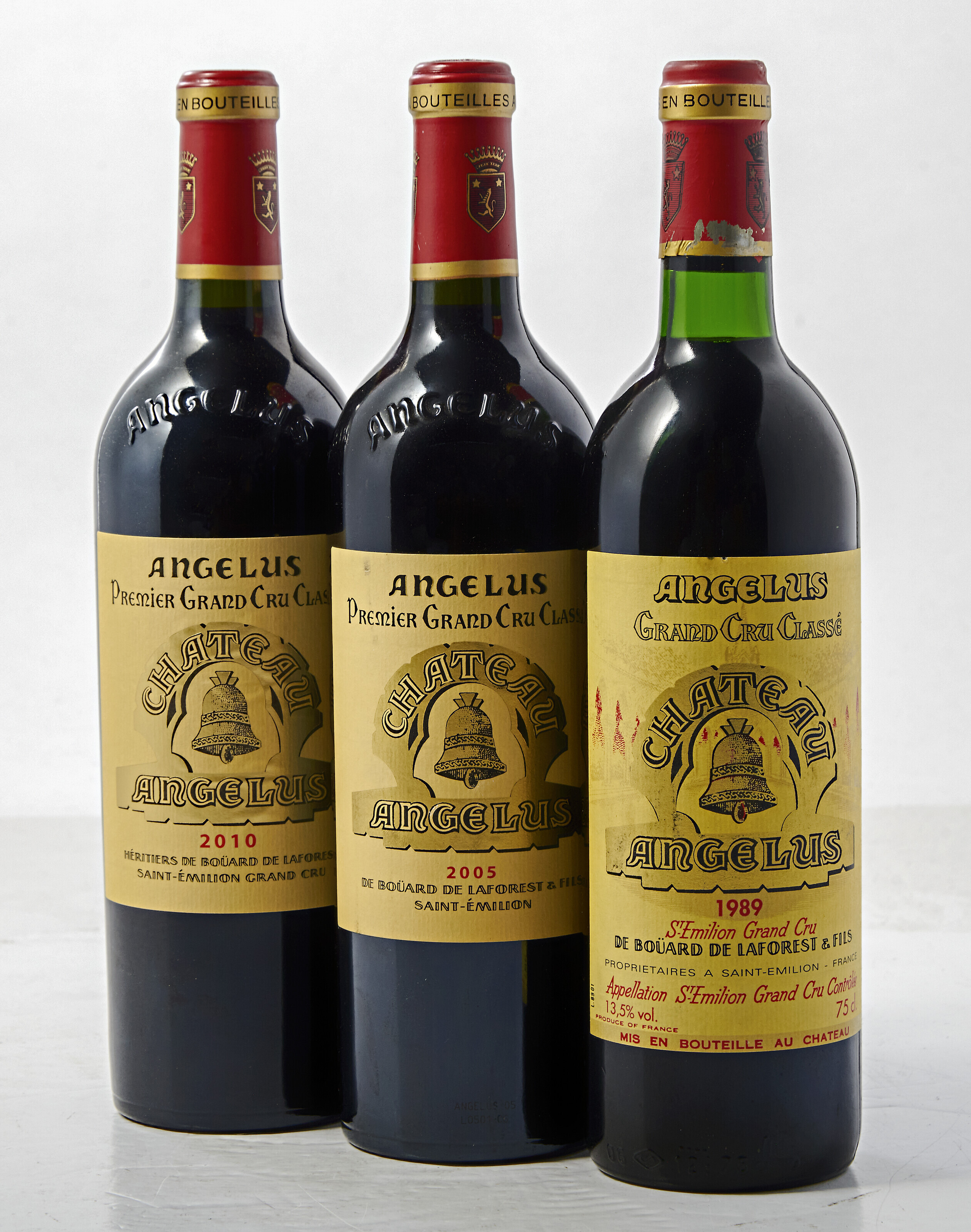 Mixed Angélus 1989-2010, Château Angélus 1989Scuffed capsules. Levels ...