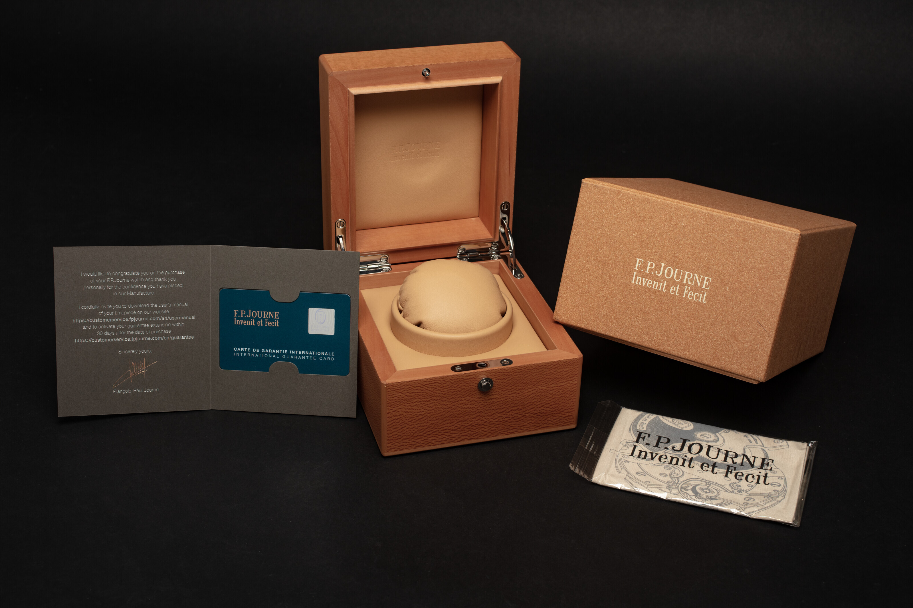 JOURNE, CHRONOMÈTRE SOUVERAIN NACRE BOUTIQUE EDITION, A RARE