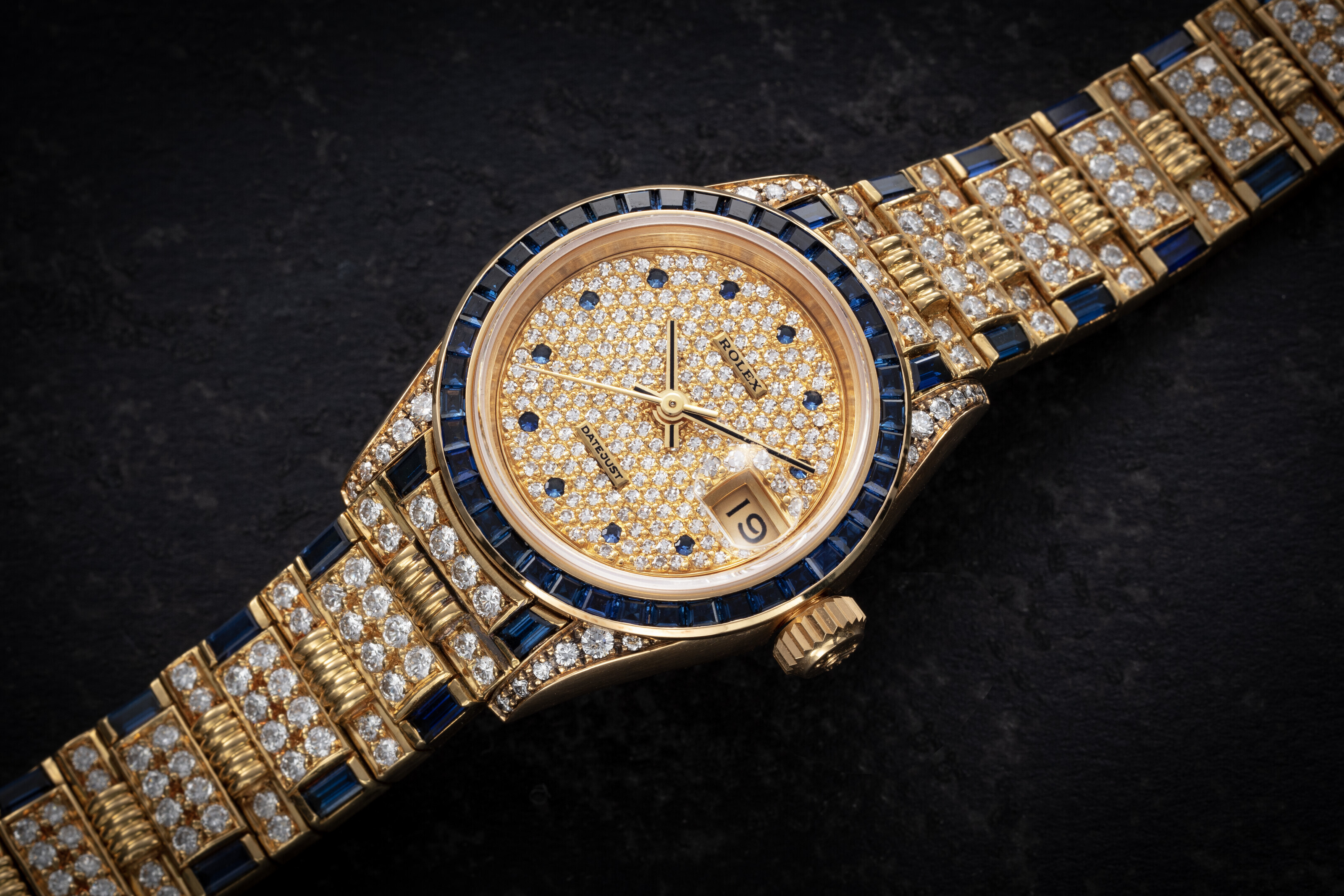 ROLEX, DATEJUST REF.69028, AN ATTRACTIVE GOLD, DIAMOND AND 