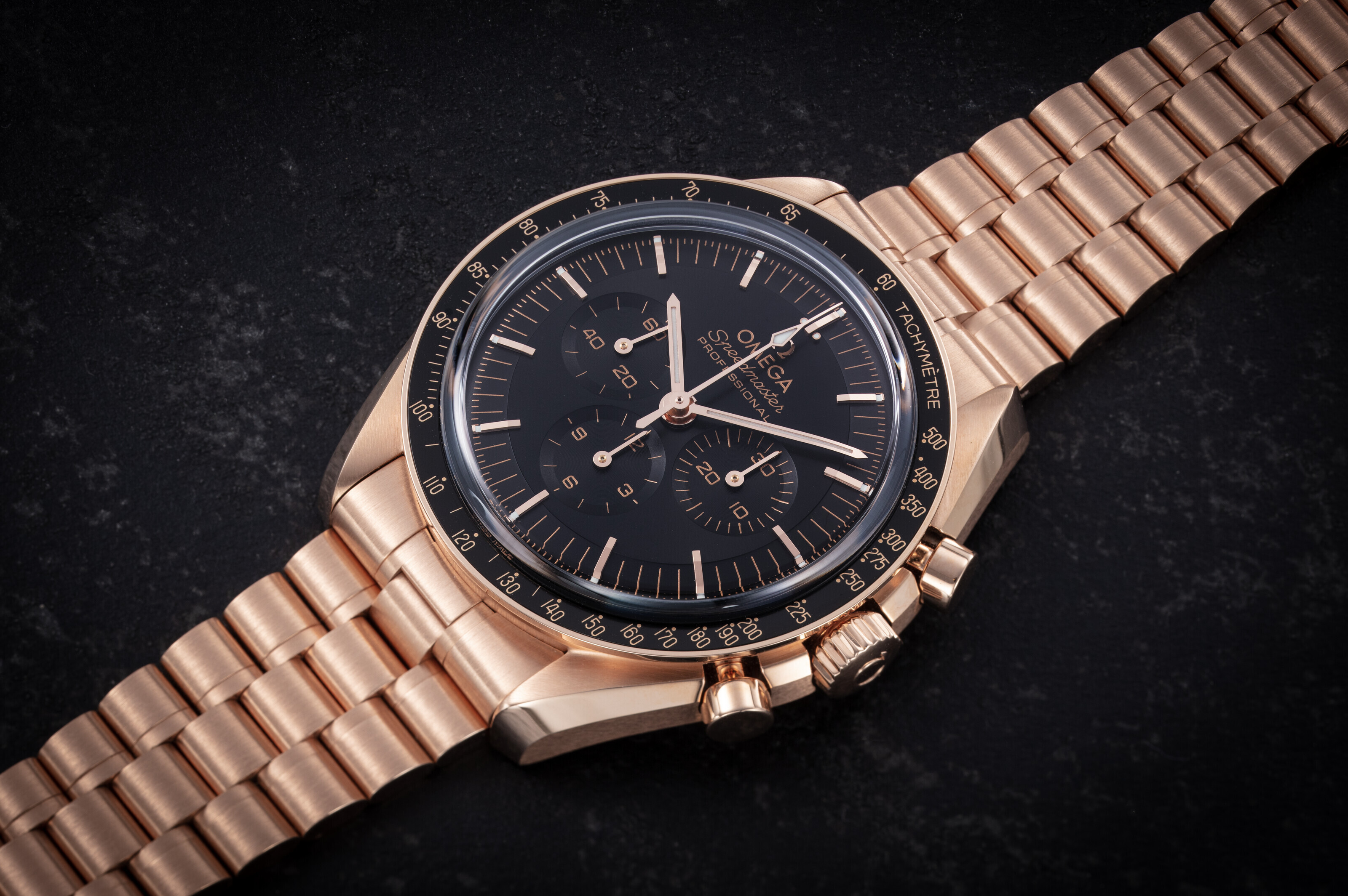 Omega speedmaster hotsell sedna gold