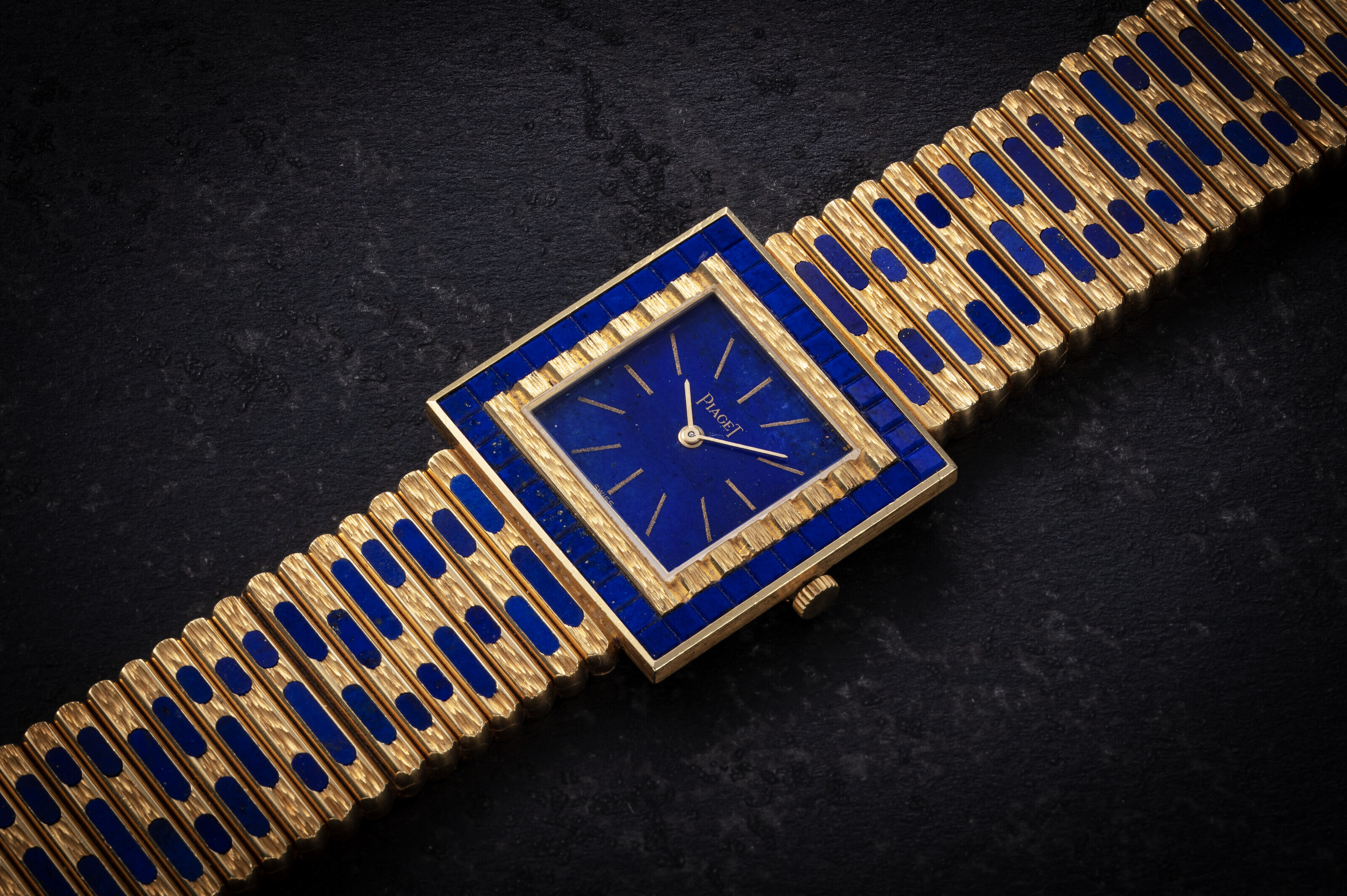 PIAGET, 9200 C 426, AN ATTRACTIVE GOLD AND LAPIS LAZULI