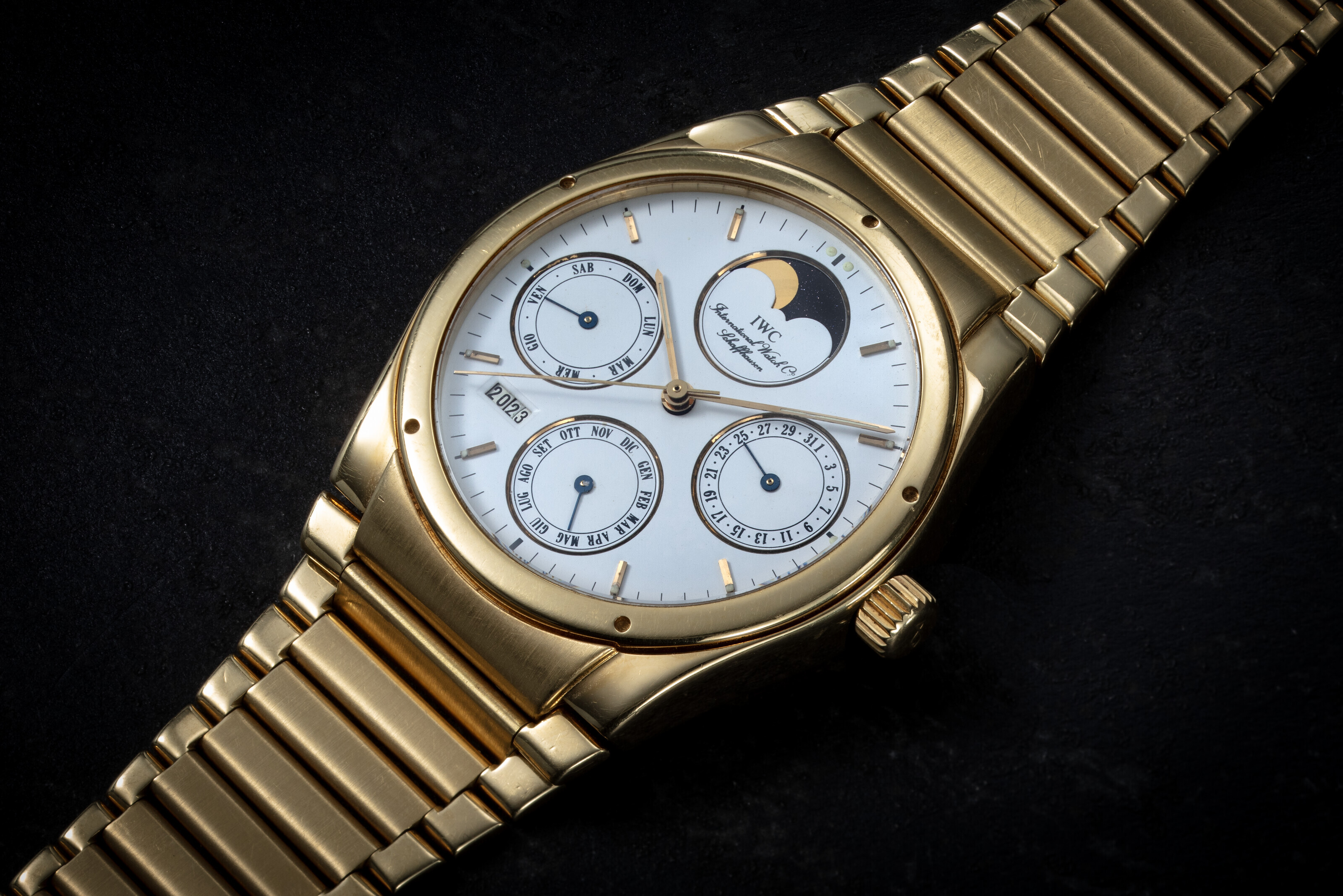 IWC INGENIEUR REF. IW9240 AN ELEGANT GOLD AUTOMATIC PERPETUAL