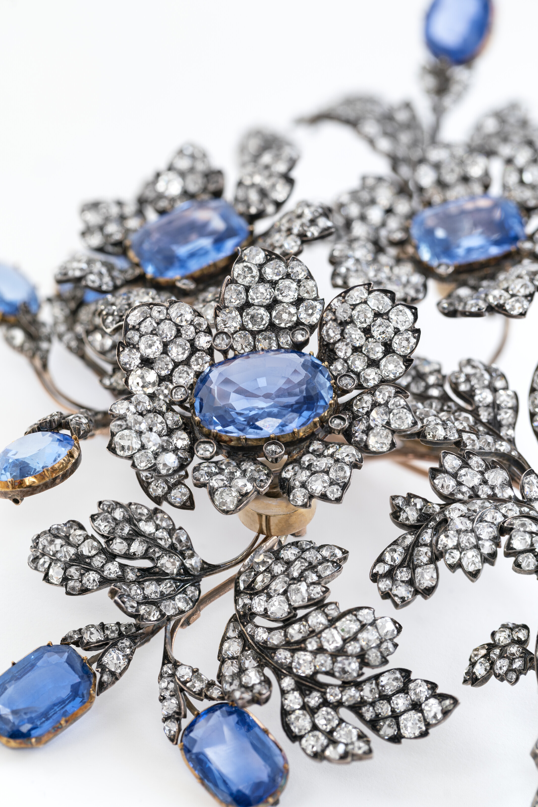 THE WURTTEMBERG SAPPHIRE JEWELSAN IMPRESSIVE MID 19TH CENTURY SUITE OF SAPPHIRE AND DIAMOND JEWELLERY Christie s