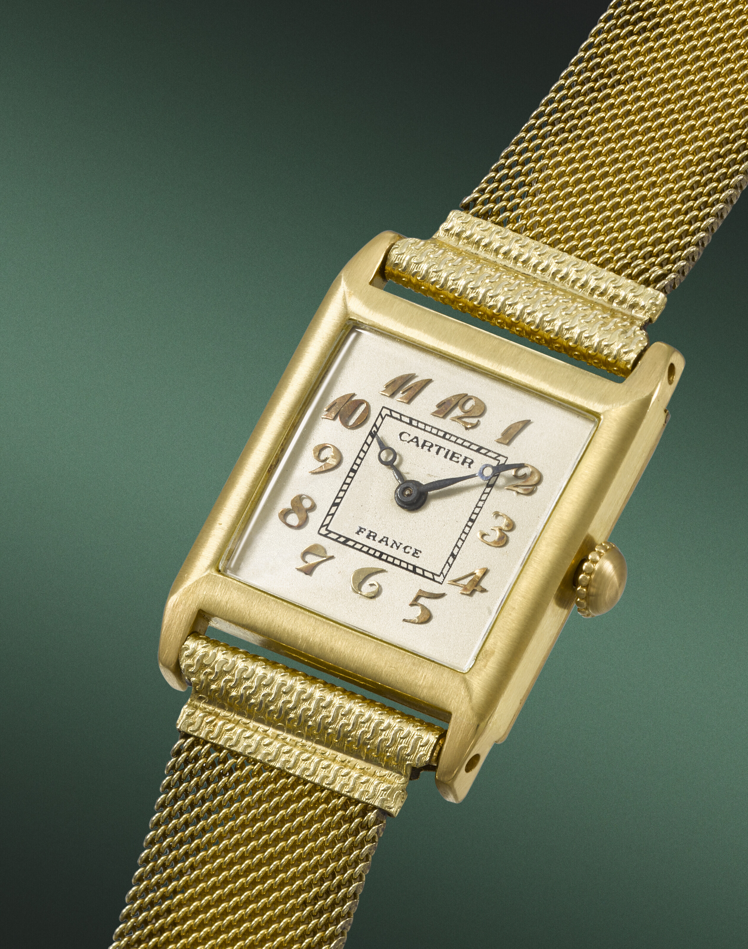 CARTIER. A RARE AND ELEGANT 18K GOLD SQUARE WRISTWATCH 