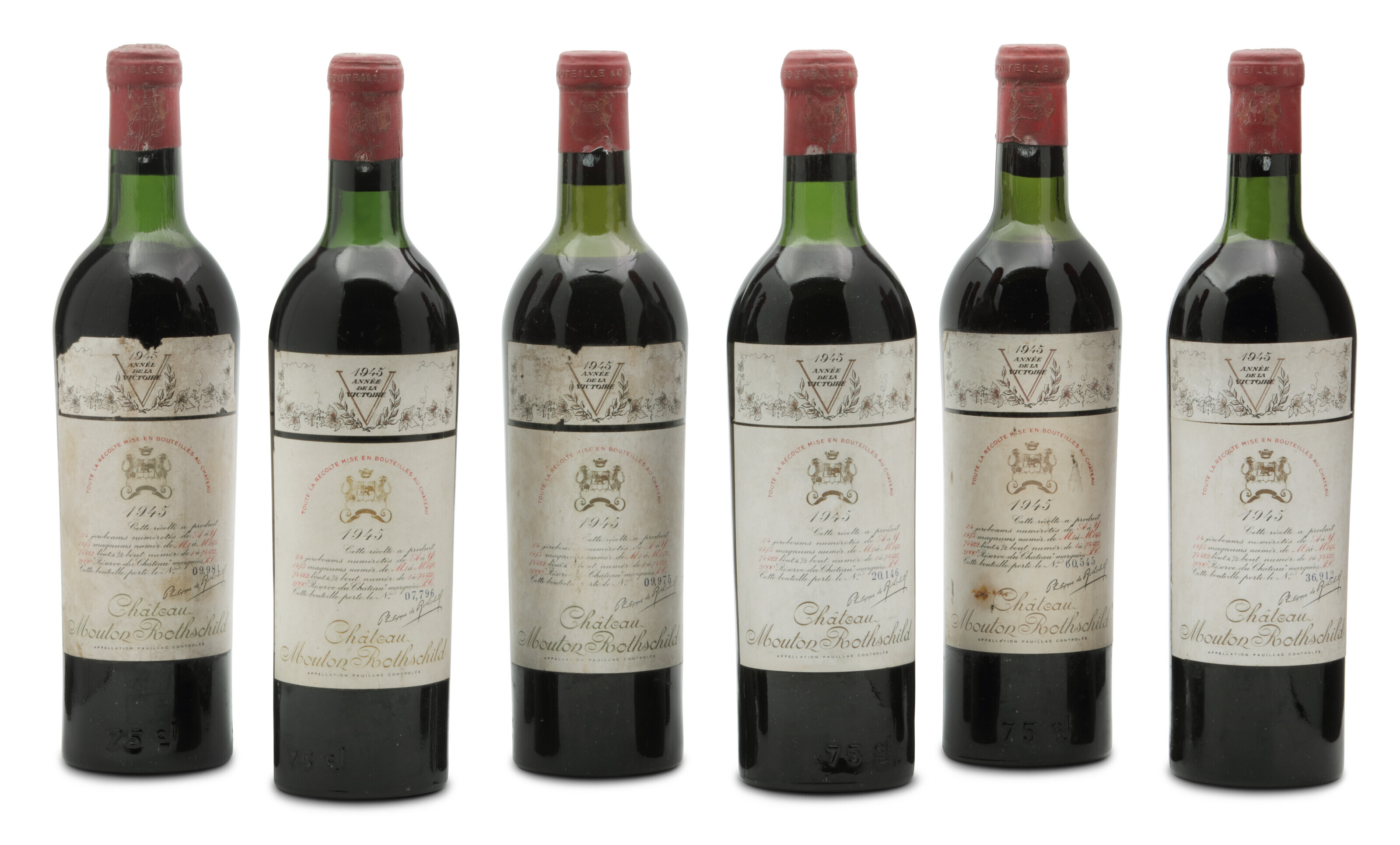Château Mouton-Rothschild 1945，1組6瓶。估價：450,000-650,000港元。此拍品將於2023年11月24日在佳士得香港A. Botenga醫生珍藏名酒：六十載收藏之旅第一部份拍賣中呈獻